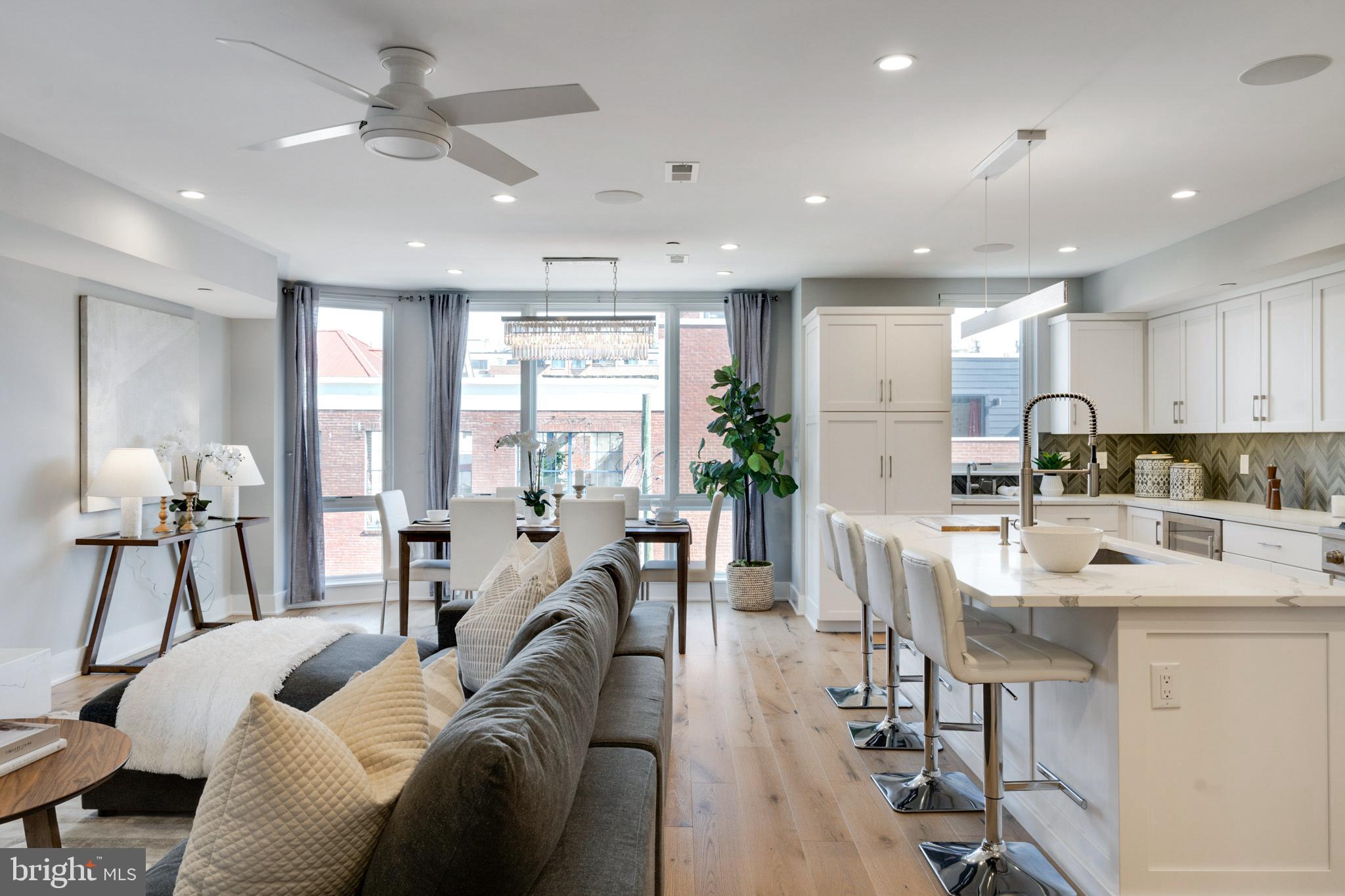 QUEEN VILLAGE - Residential