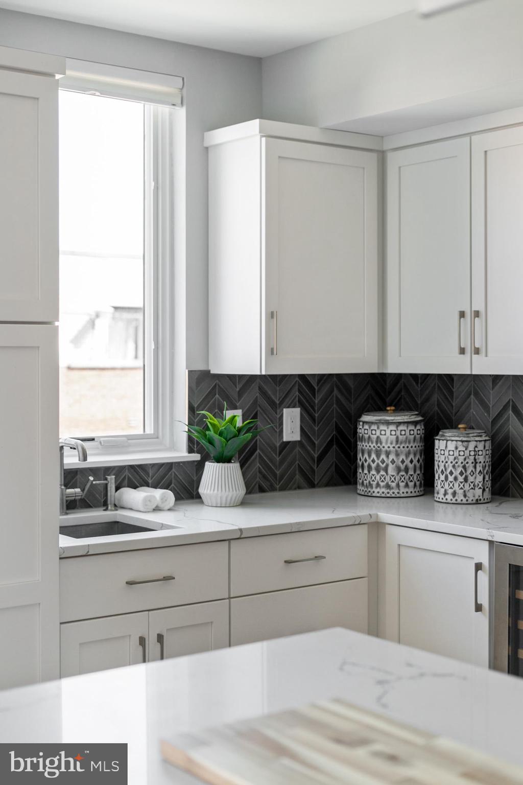 QUEEN VILLAGE - Residential