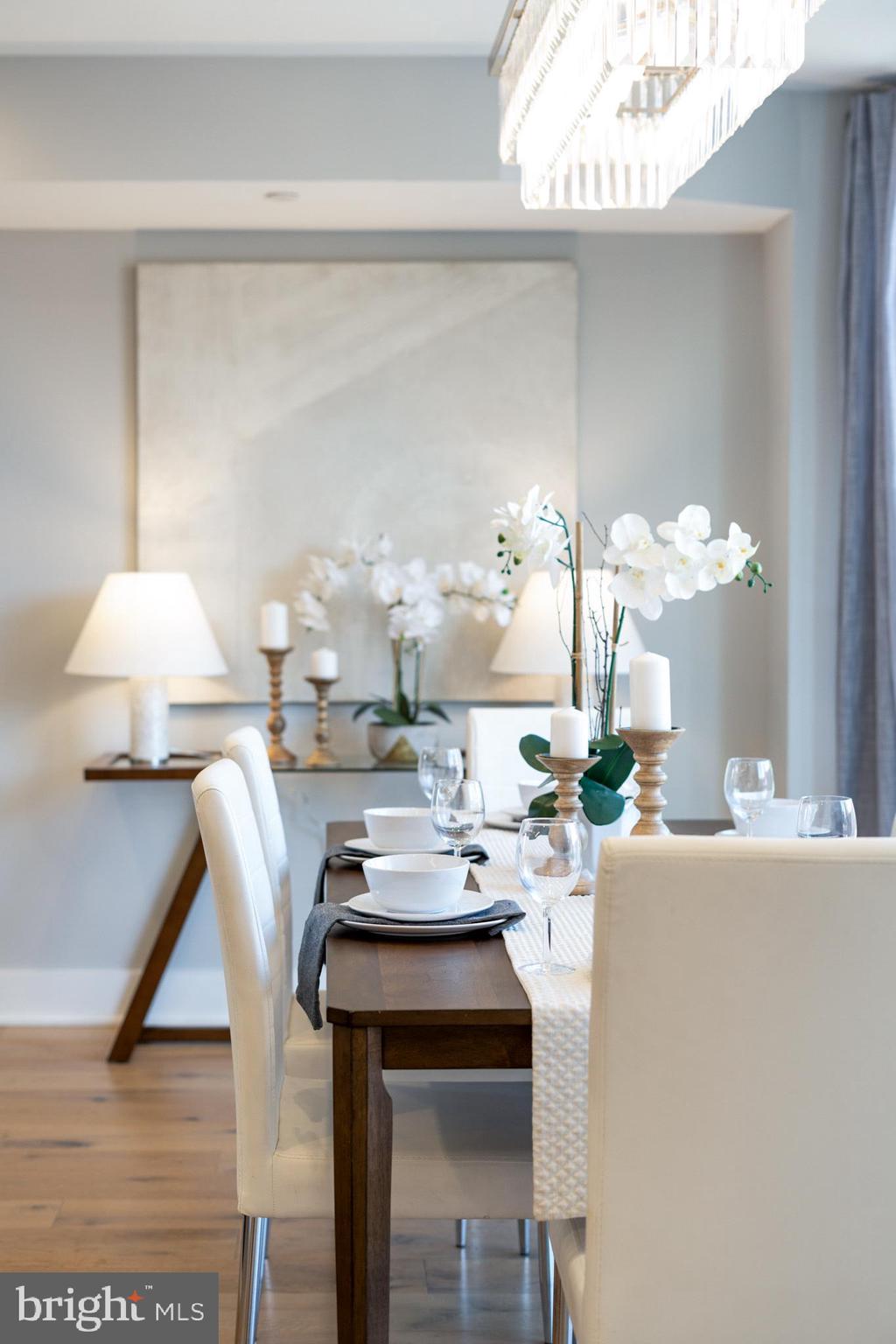 QUEEN VILLAGE - Residential