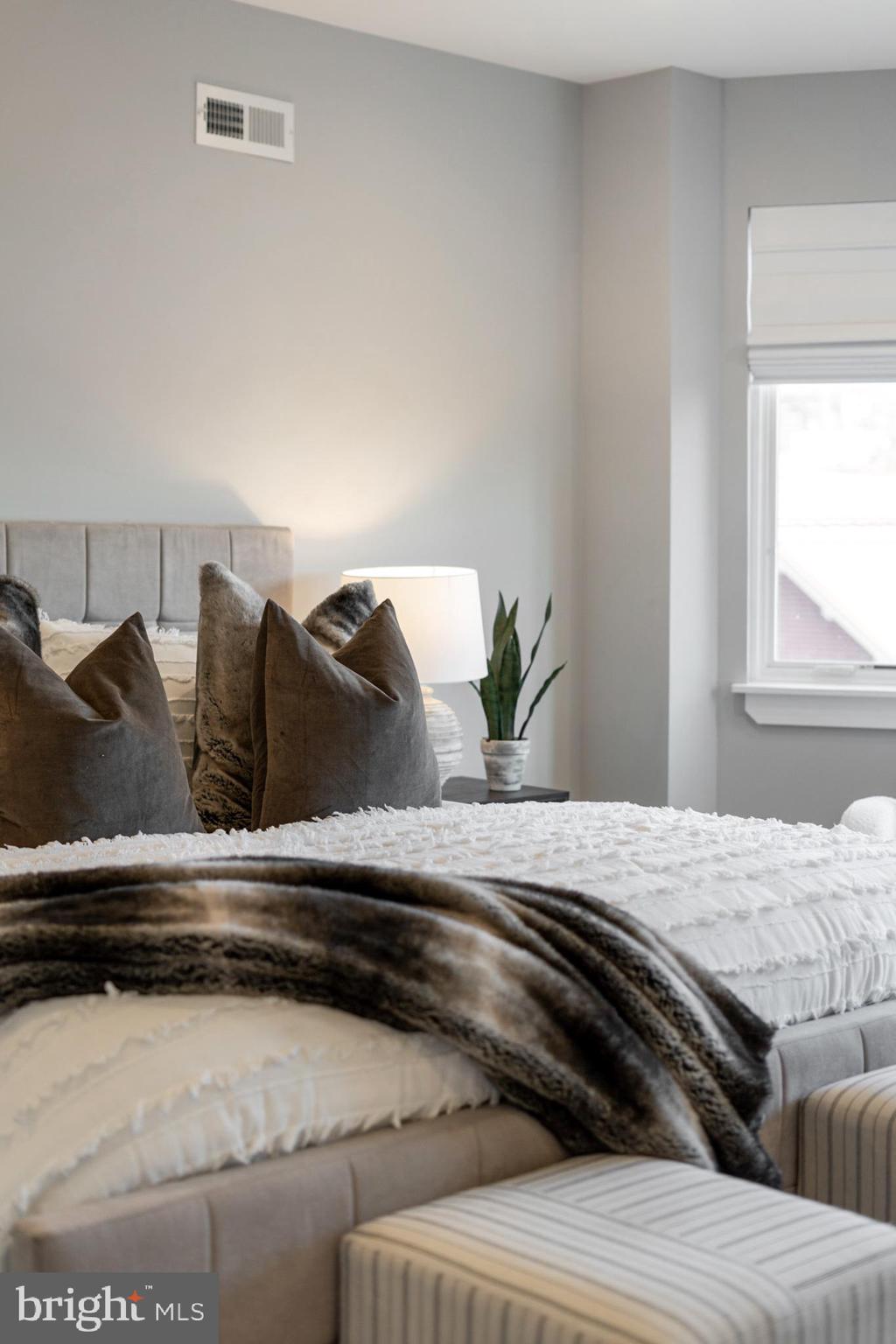 QUEEN VILLAGE - Residential