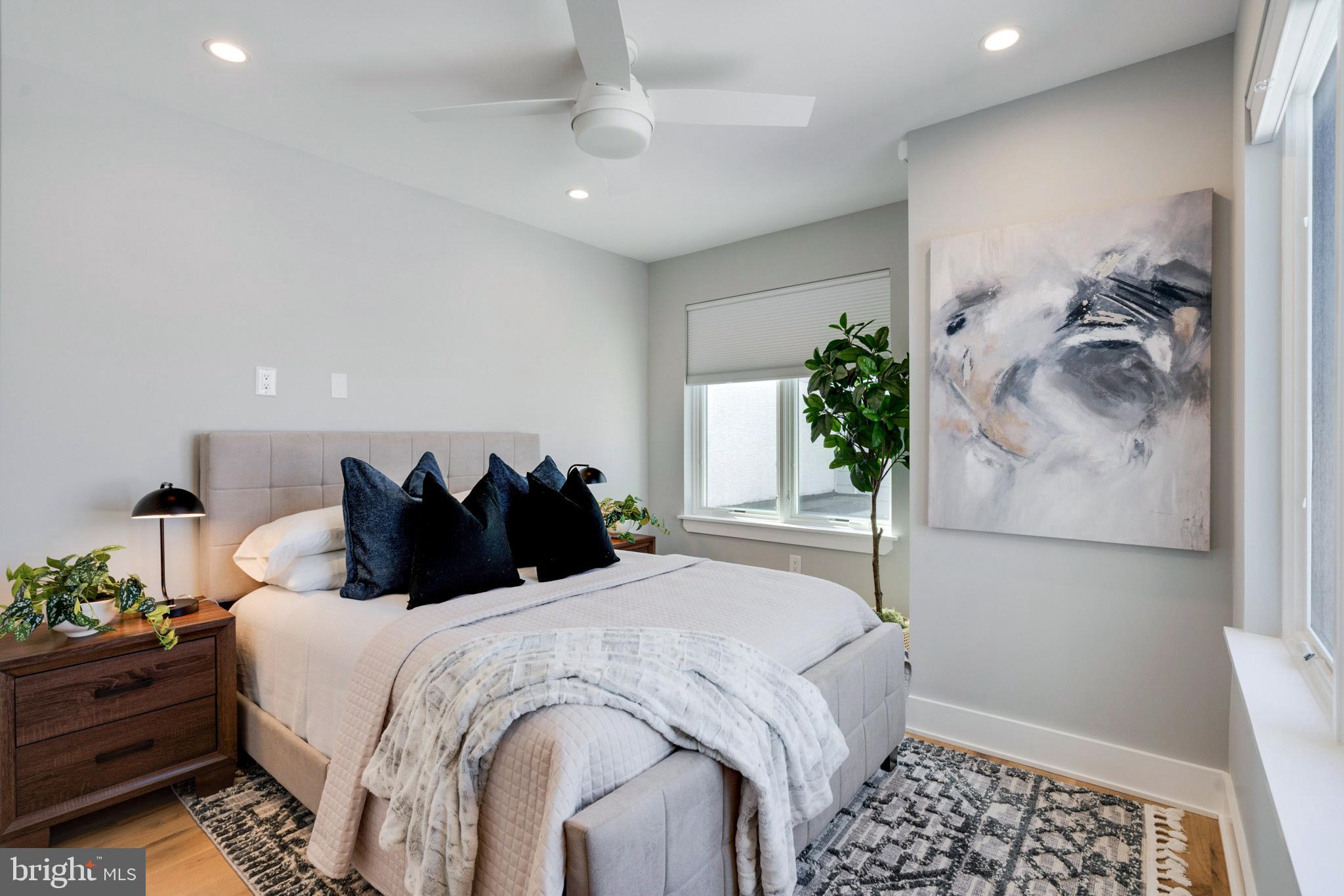 QUEEN VILLAGE - Residential