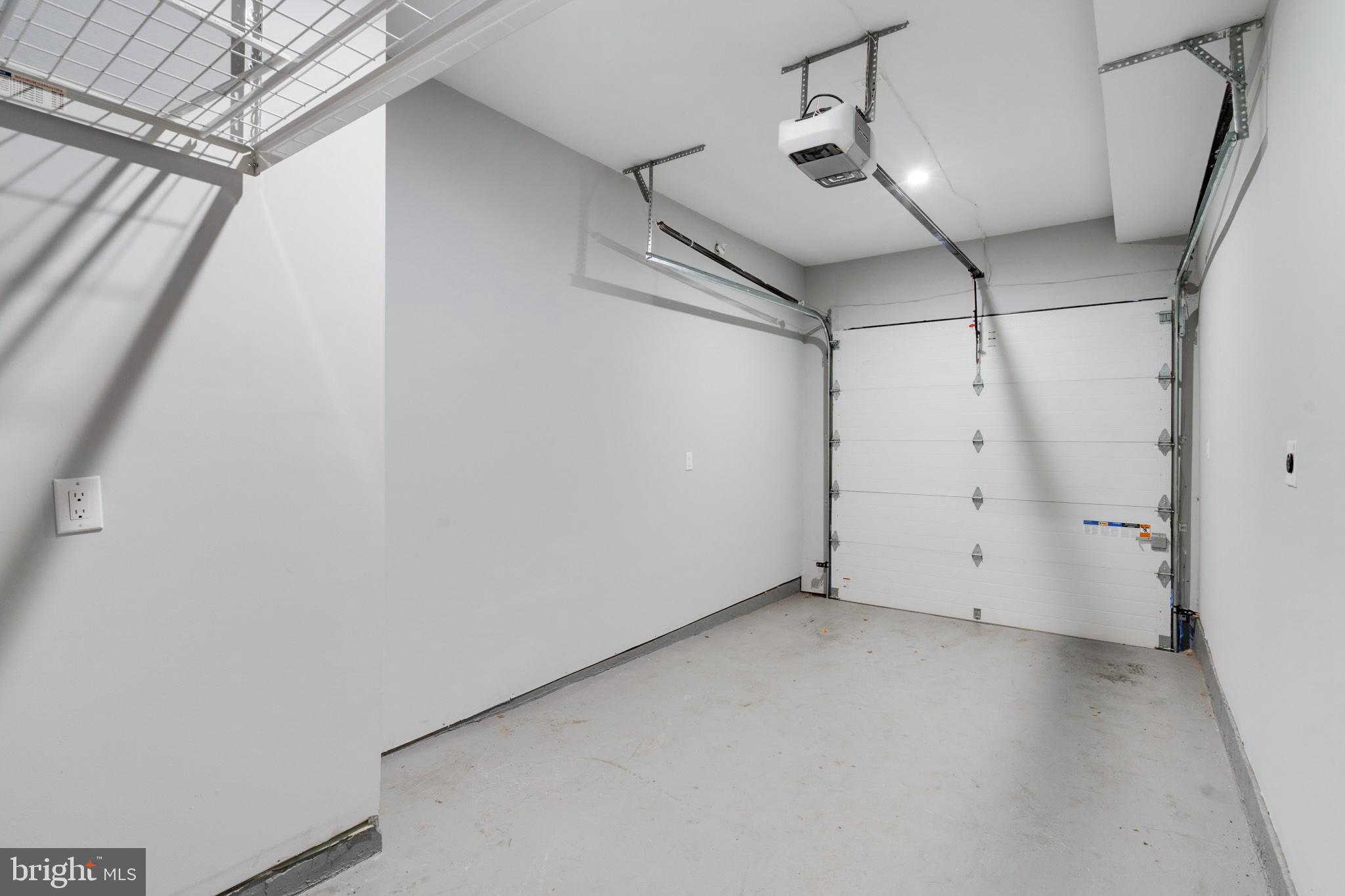 QUEEN VILLAGE - Residential