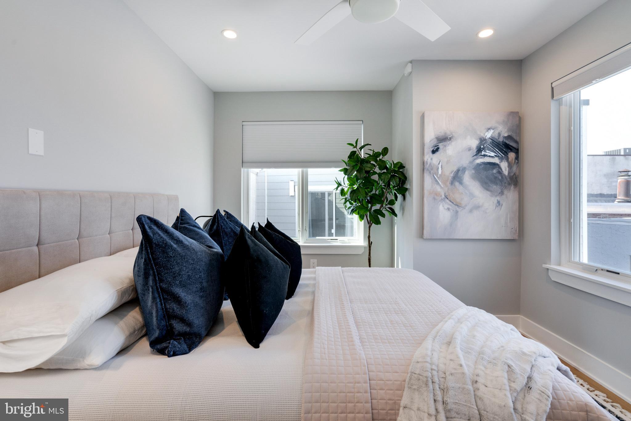 QUEEN VILLAGE - Residential