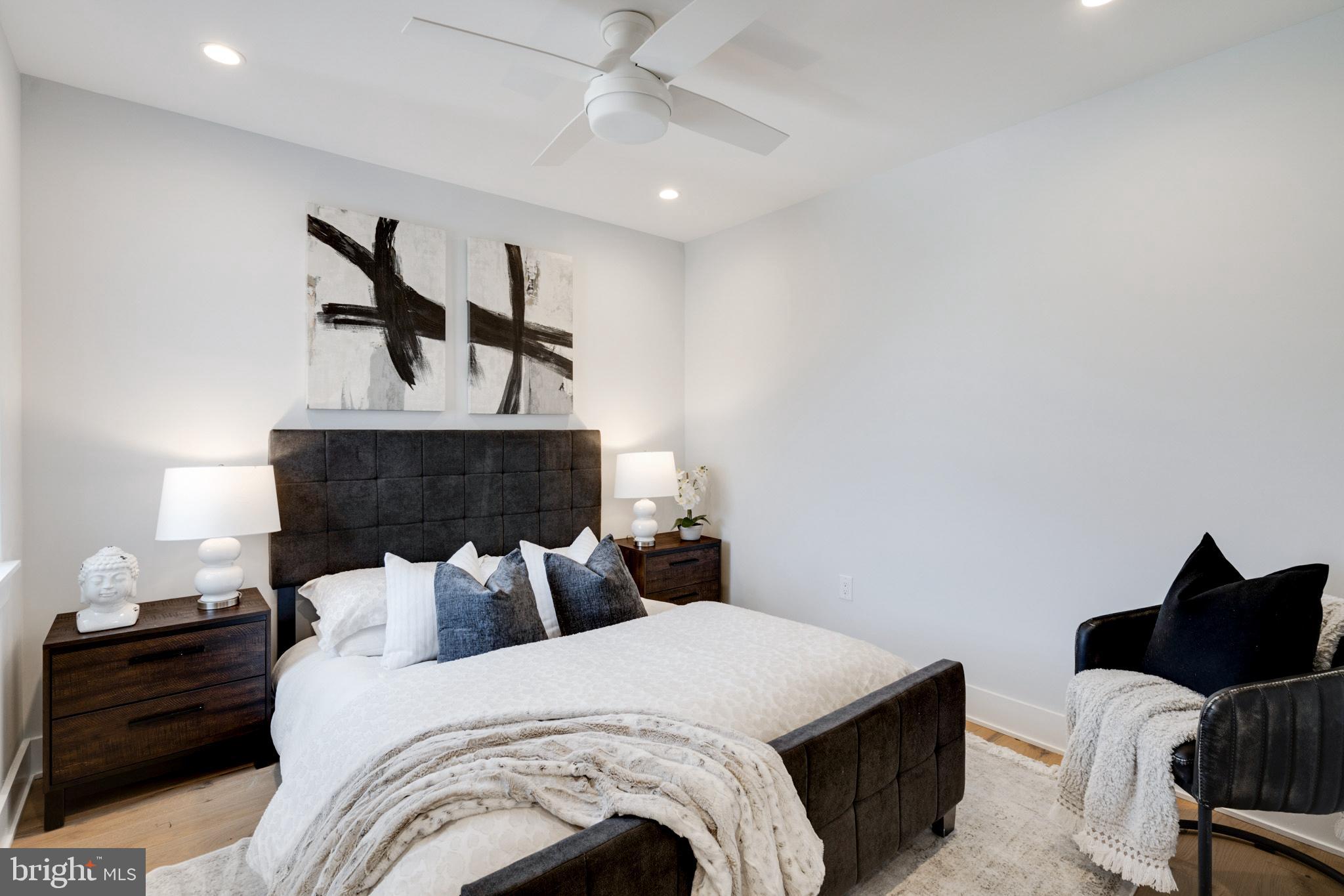 QUEEN VILLAGE - Residential