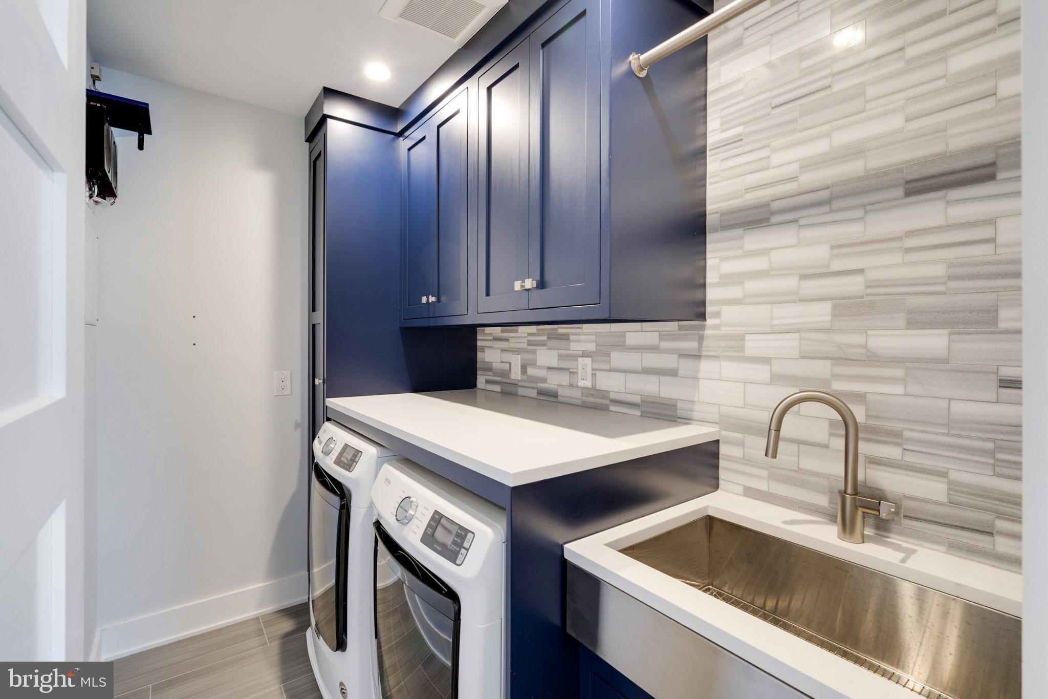 QUEEN VILLAGE - Residential