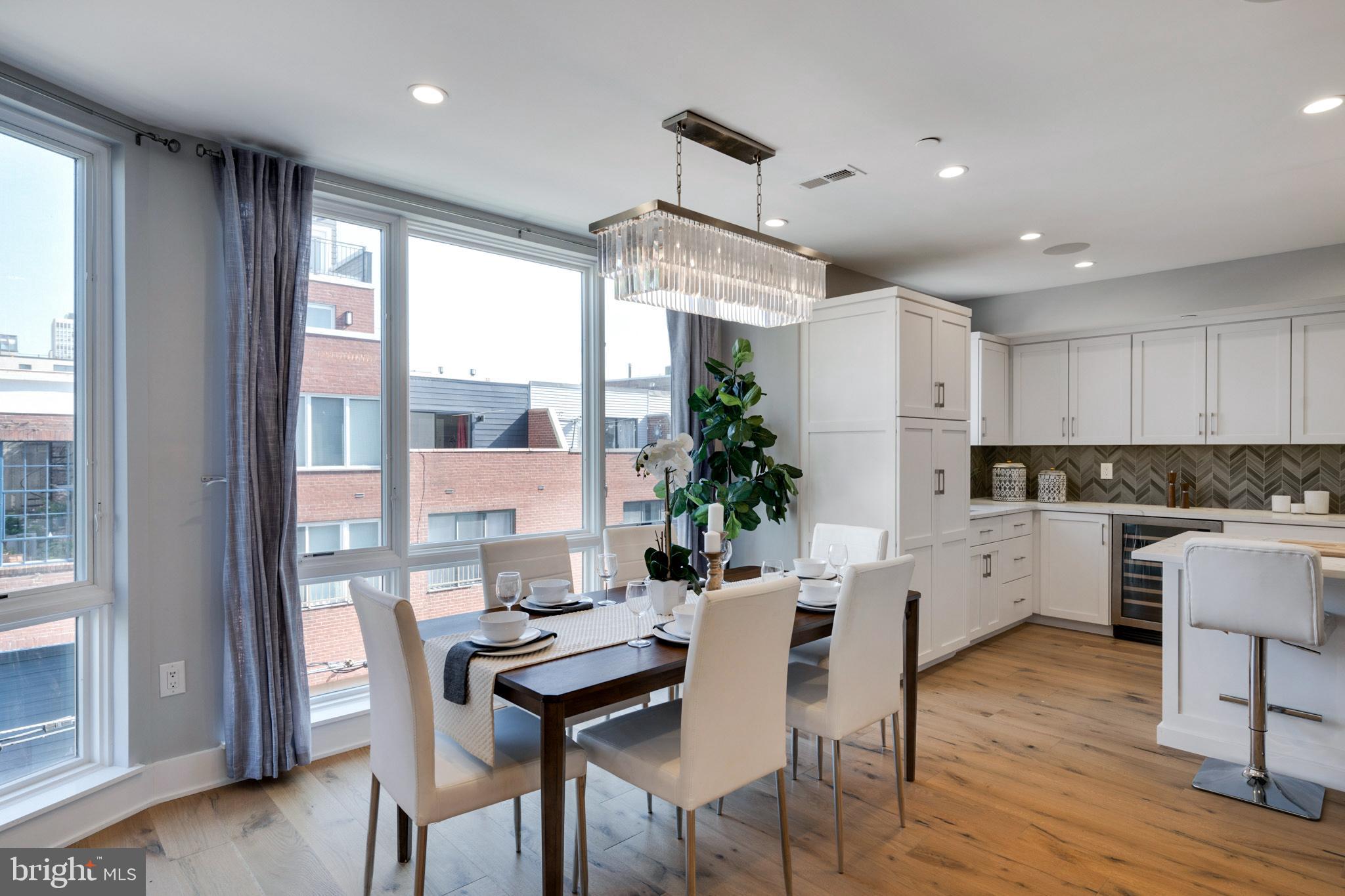 QUEEN VILLAGE - Residential