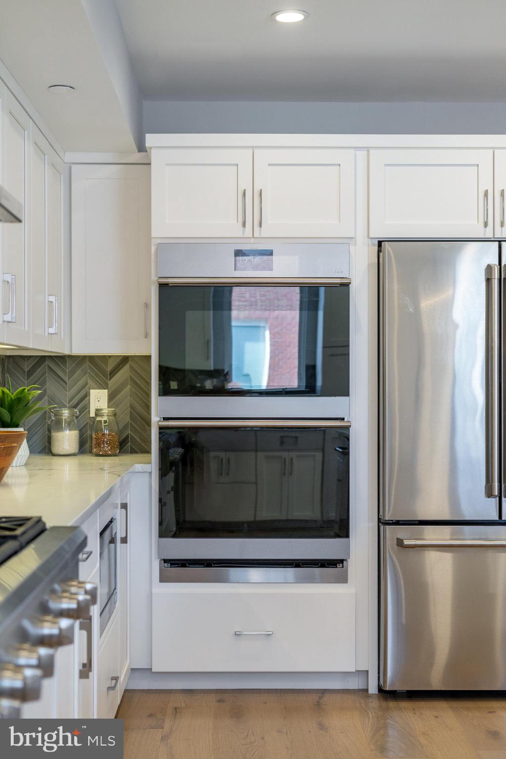 QUEEN VILLAGE - Residential