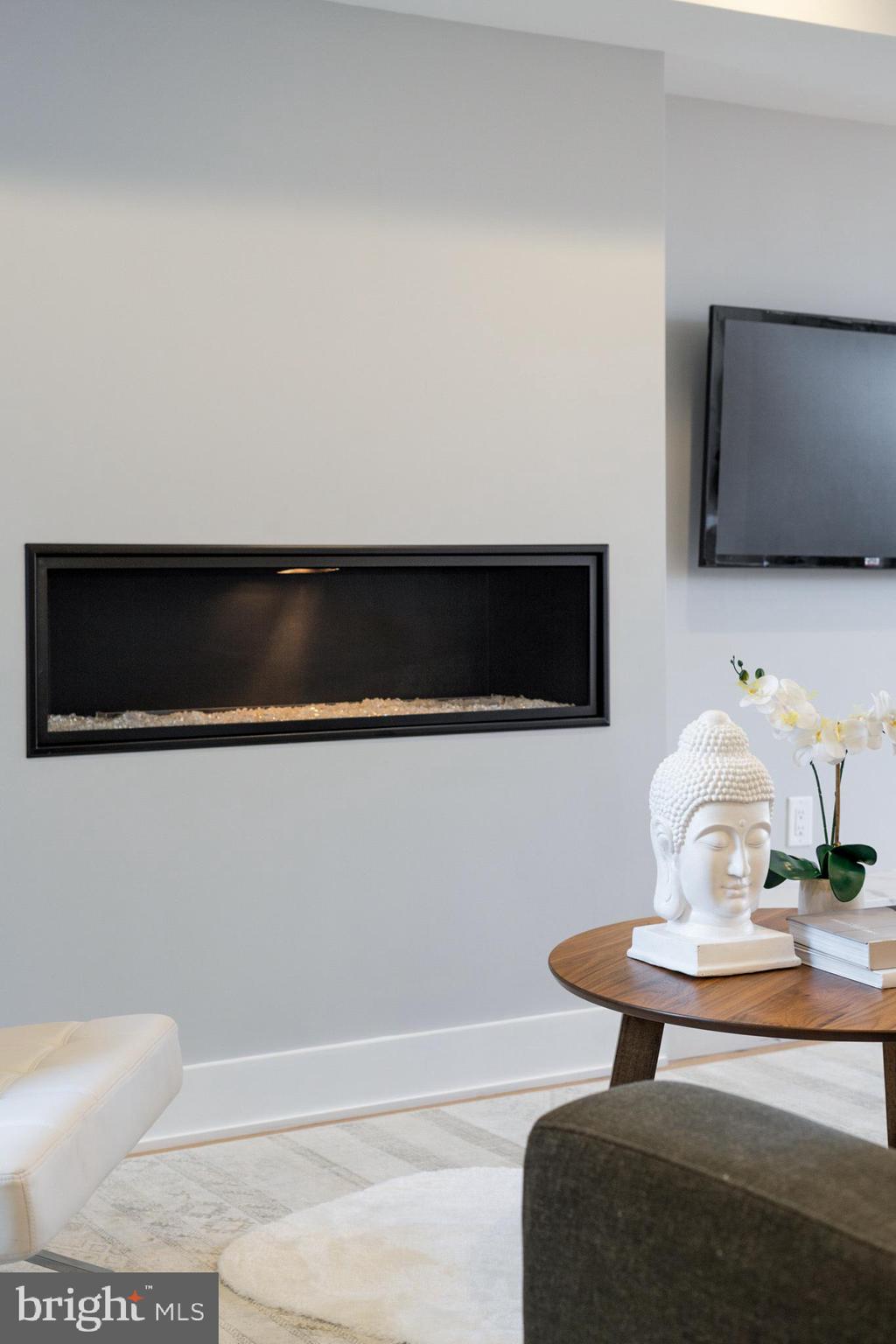 QUEEN VILLAGE - Residential