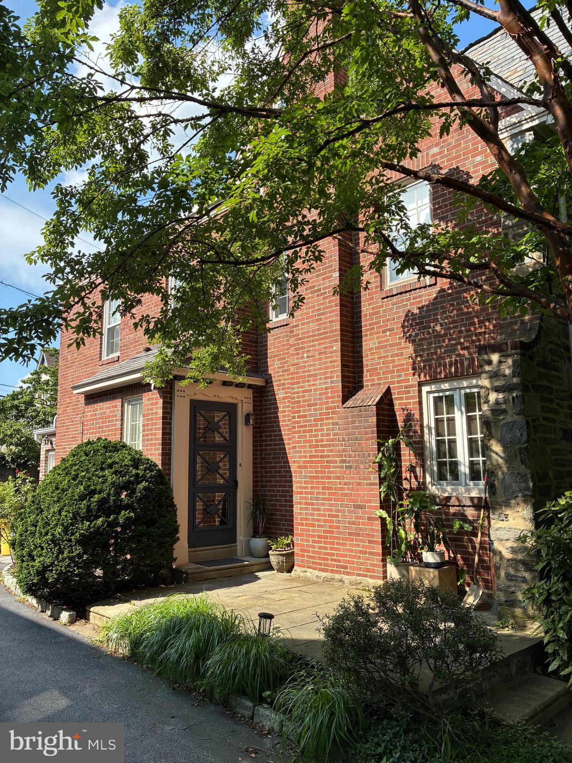 Beautiful 4-Bedroom Home in Merion Station, PA.
This spacious 4-bedroom, 3-bathroom home in the sought-after Lower Merion Township is now available for rent! Perfect for families, professionals, or graduate students, this property offers a prime location just two blocks from St. Joseph’s University campus and within a top-rated school district.
Features & Amenities:
✔ 4 bedrooms & 3 full bathrooms – Plenty of space for roommates or a growing family
✔ Partially furnished – Move-in ready with select furniture included
✔ Central AC – Stay comfortable year-round
✔ In-house laundry facility – Convenient and hassle-free
✔ One-car garage + additional parking available
✔ Yardwork washing area – Perfect for a quick wash after backyard works
✔ Partial basement use – Extra storage or flexible living space (Landlord reserves certain space for storage of their personal belongs)
✔ Close to campus, shops, and public transit – Easy access to Philadelphia
Ideal Location:
•