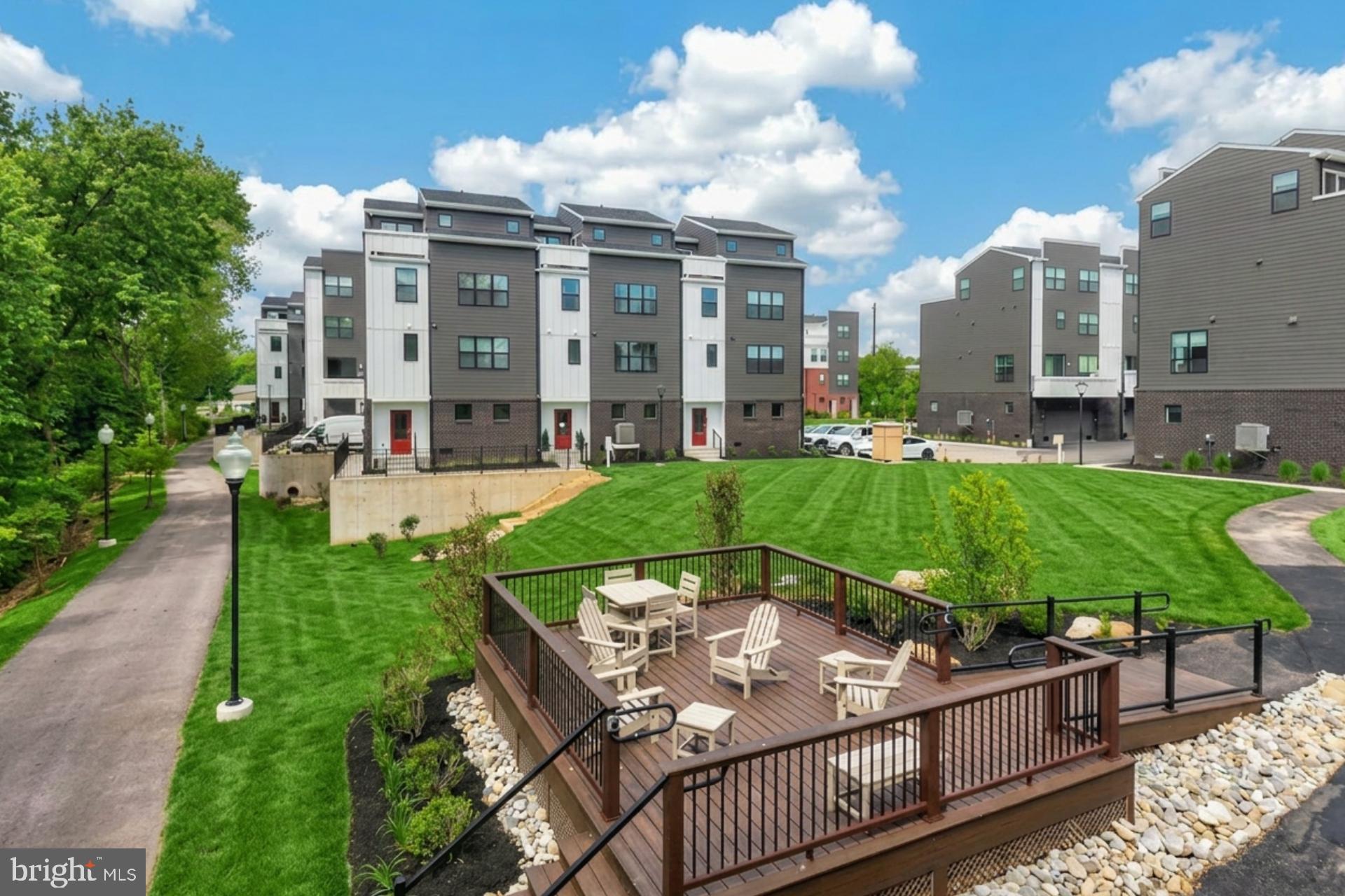 RIVER PLACE - Residential