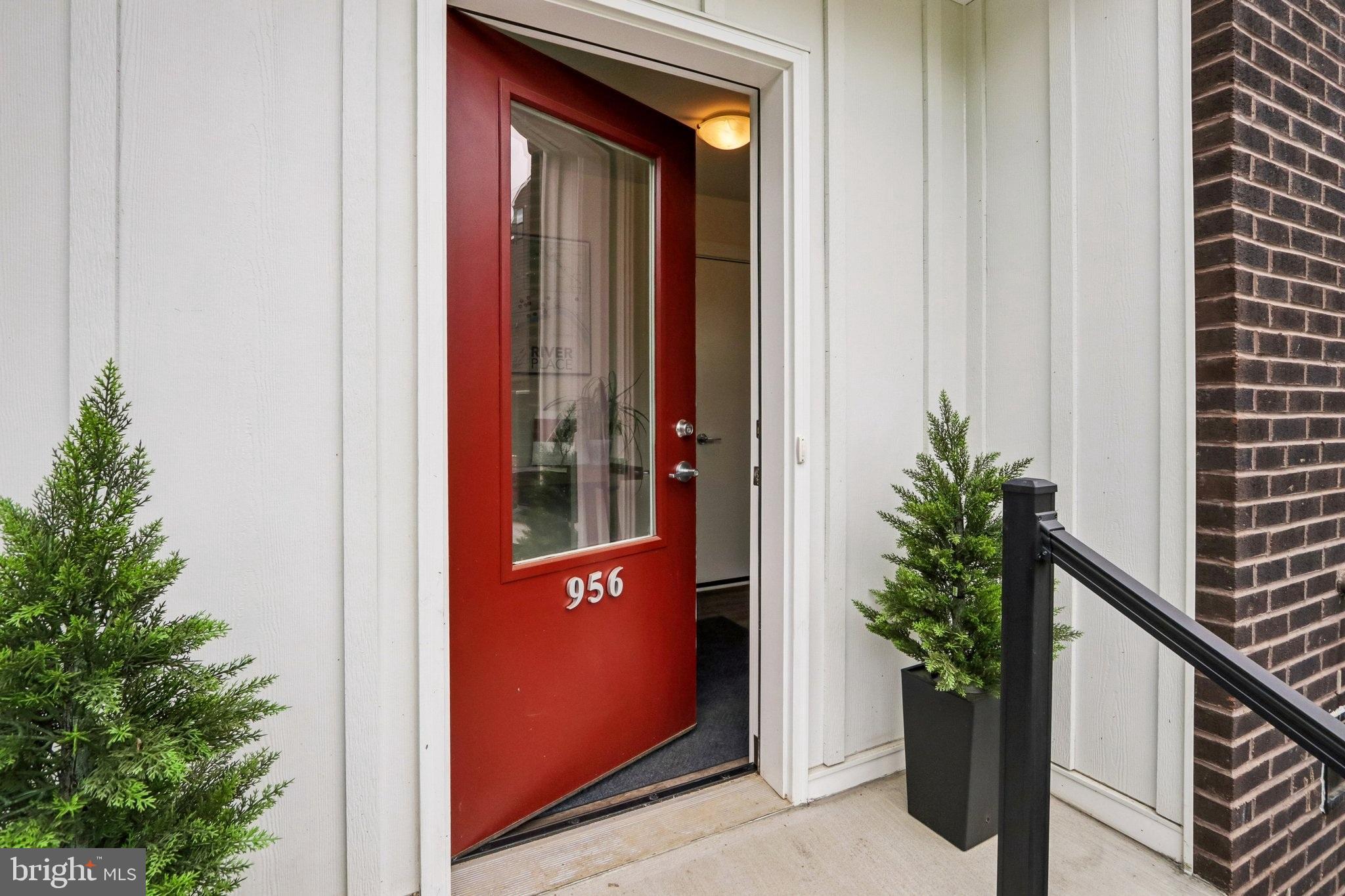 RIVER PLACE - Residential