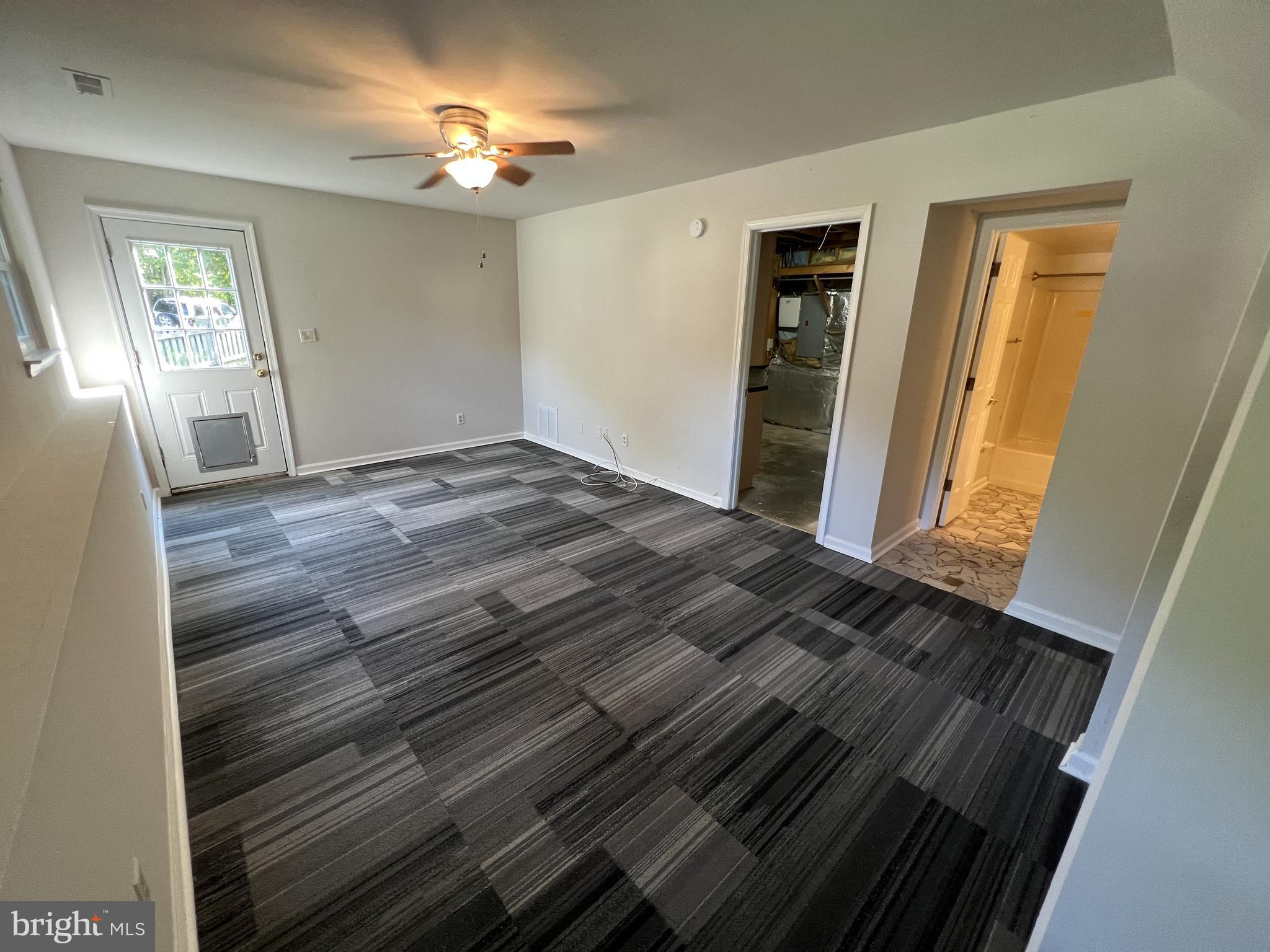 HOLLEYBROOKE - Residential Lease