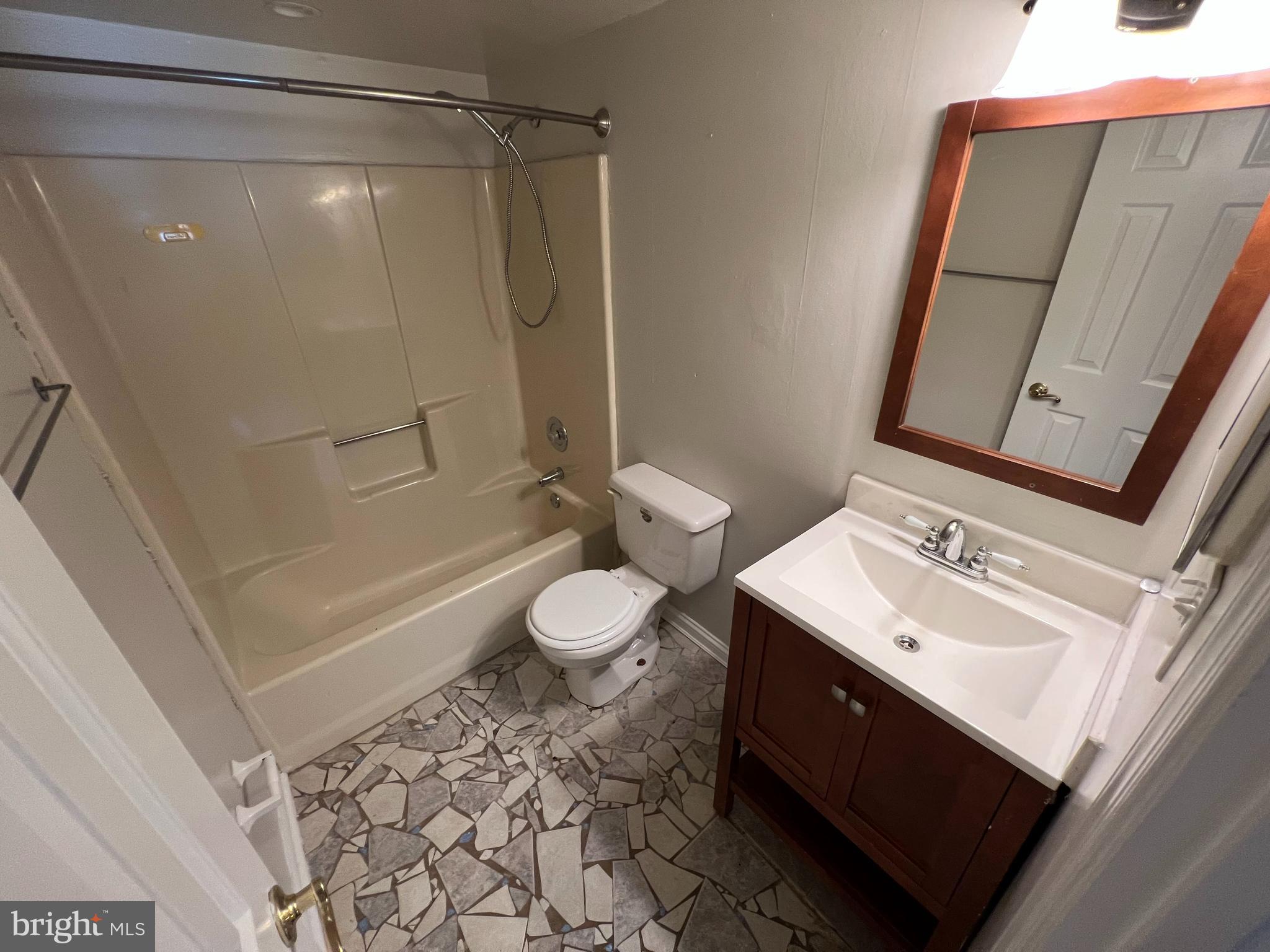 HOLLEYBROOKE - Residential Lease