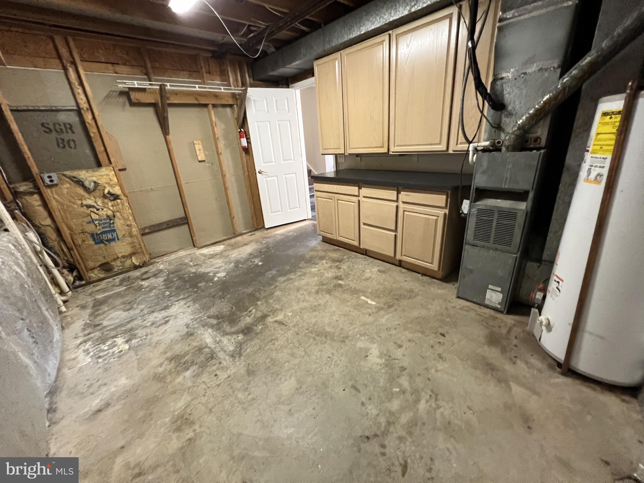 HOLLEYBROOKE - Residential Lease