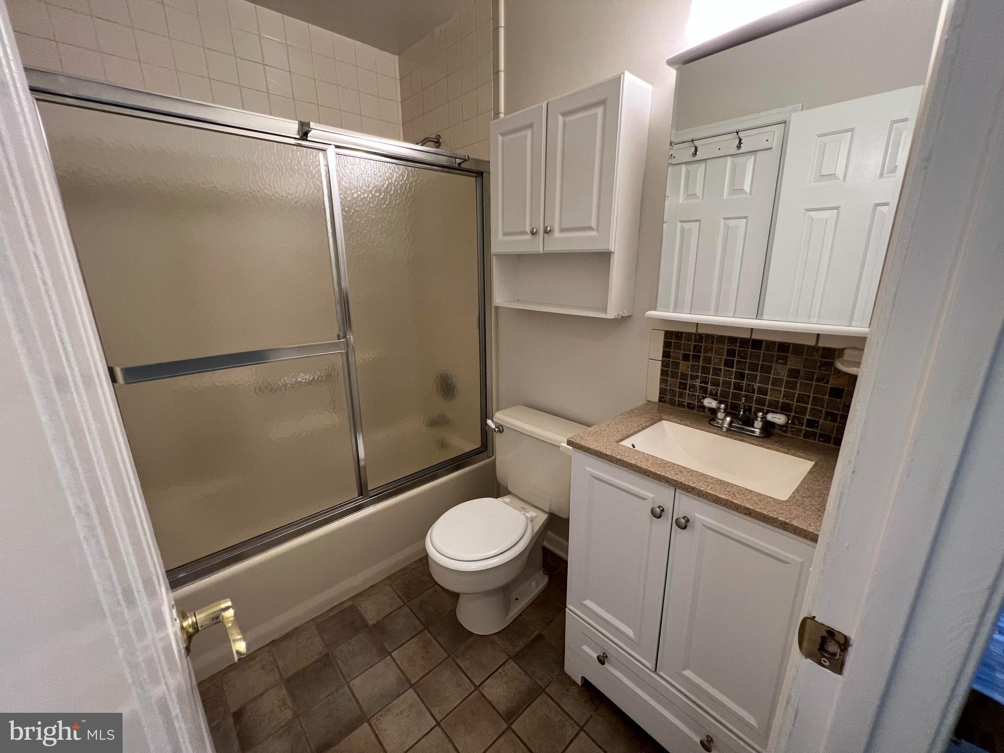 HOLLEYBROOKE - Residential Lease