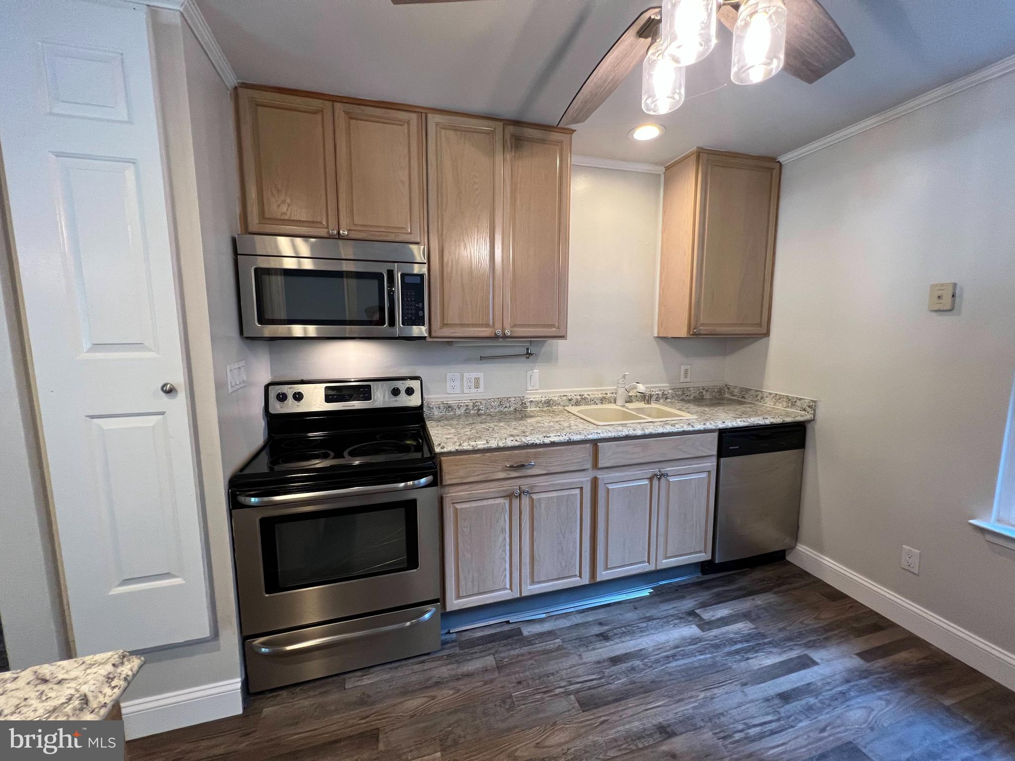 HOLLEYBROOKE - Residential Lease