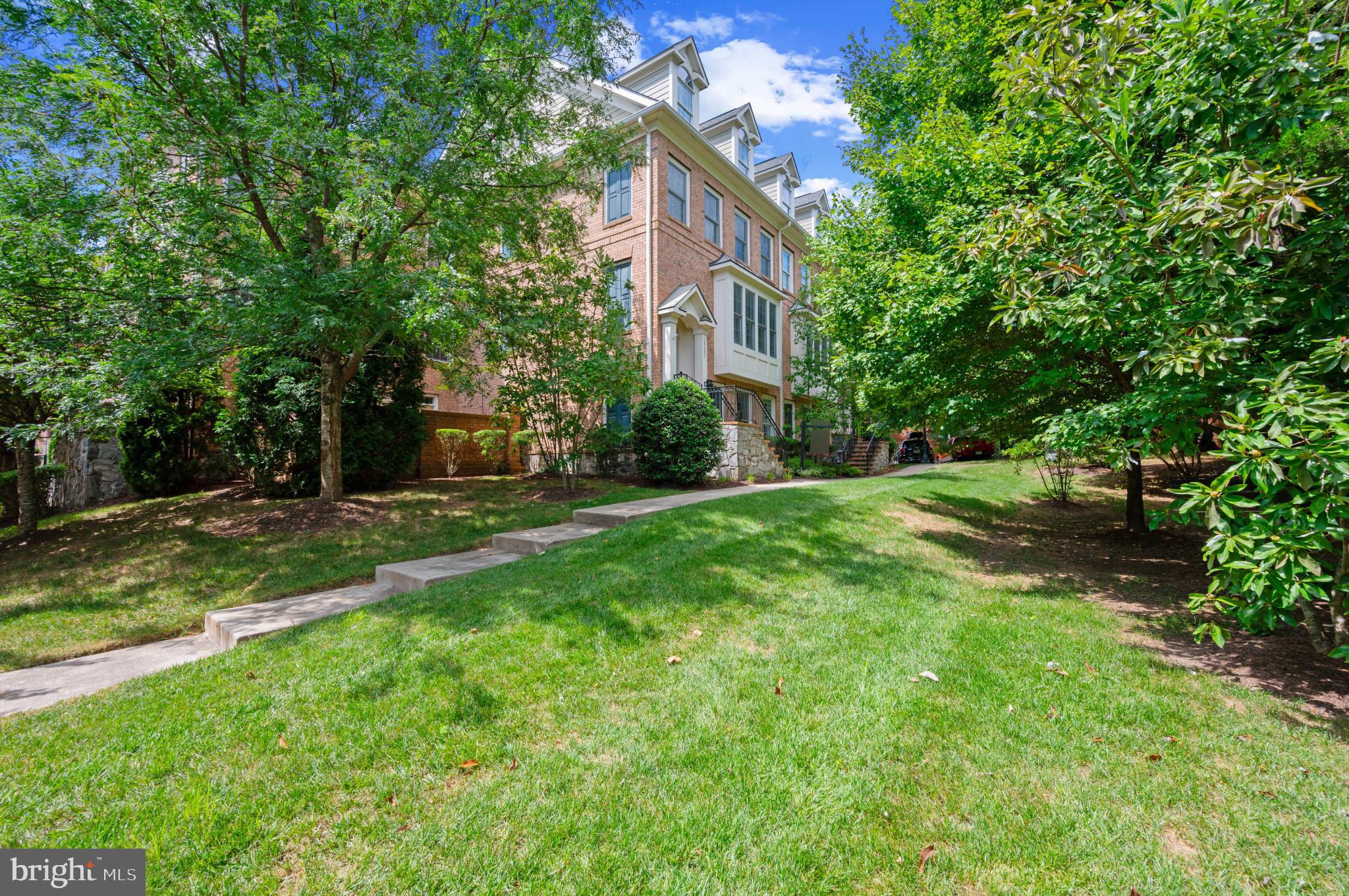 10605 YORKTOWN DRIVE