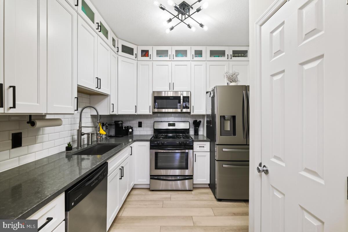 THE COLONNADE AT KENTLANDS - Residential