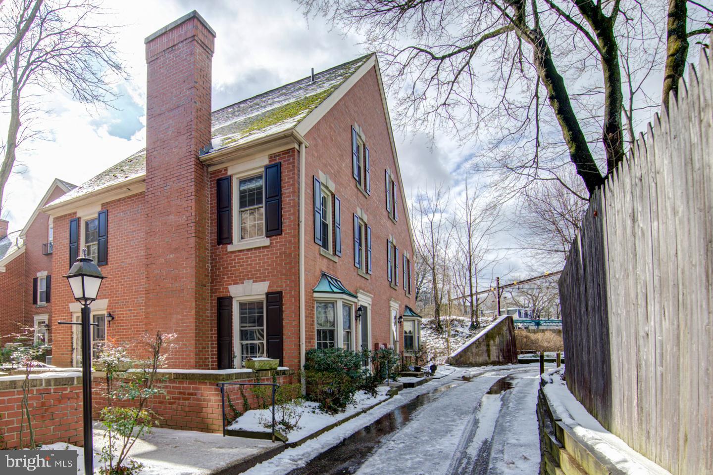 CHESTNUT HILL - Residential Lease