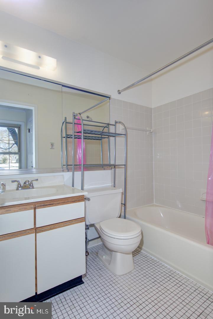 CHESTNUT HILL - Residential Lease