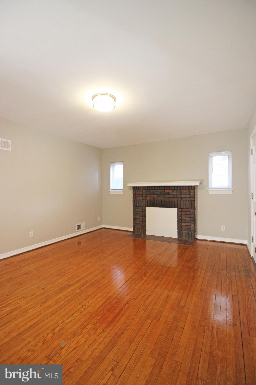 OAKCREST - Residential Lease