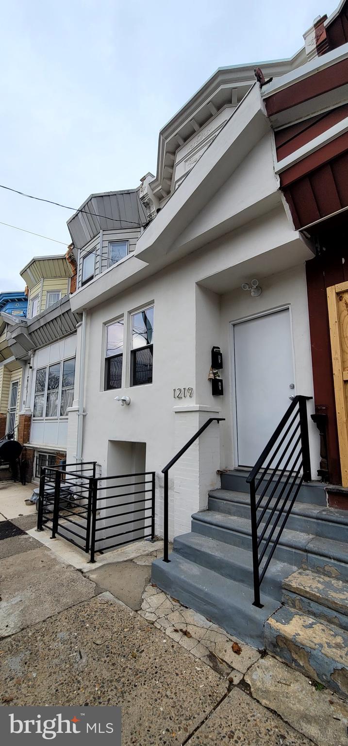 Discover this beautifully renovated first-floor 2-bedroom, 1-bathroom unit featuring hardwood flooring throughout. Enjoy the convenience of an in-unit washer and dryer, along with exclusive access to the backyard for private outdoor space.
Located in the Glenwood section of the city, this unit offers easy access to public transportation and is just minutes from Center City, local stores, shops, and restaurants.
**Rental Requirements:**
- Copies of ID, Social Security card, and proof of income are required with all rental applications.
- An application fee applies for credit and background checks.
For more details or to schedule a viewing, contact us today.