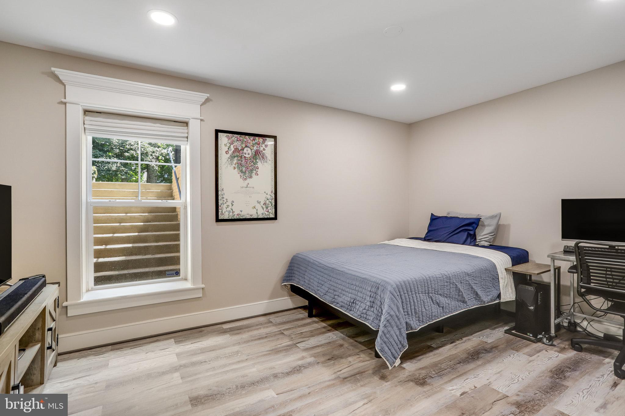 WEST VIENNA WOODS - Residential