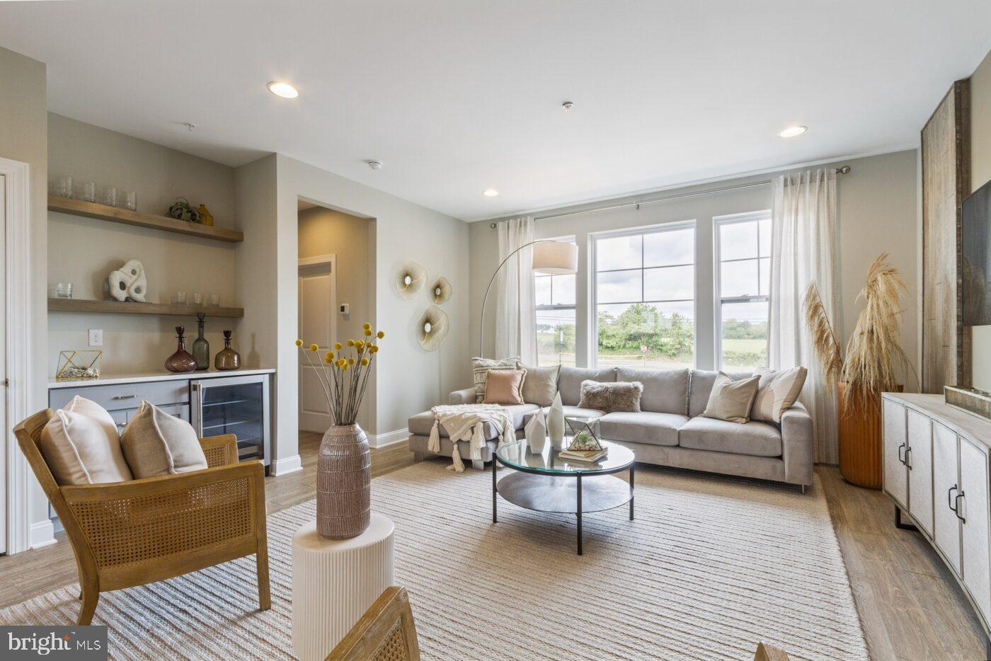 375 SYDNEY LANE