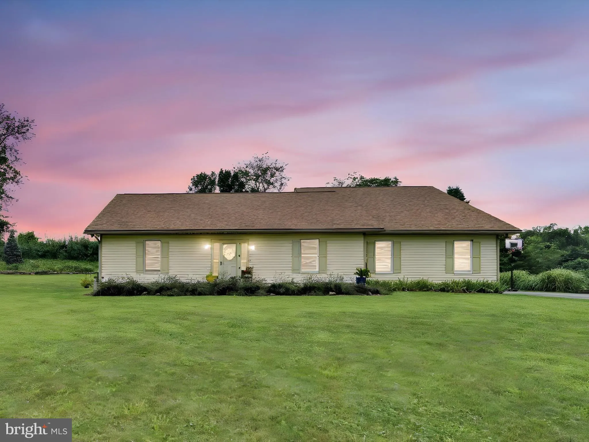 Auburn, Pennsylvania 17922, United States, 3 Bedrooms Bedrooms, ,2 BathroomsBathrooms,Residential,Pending,185464