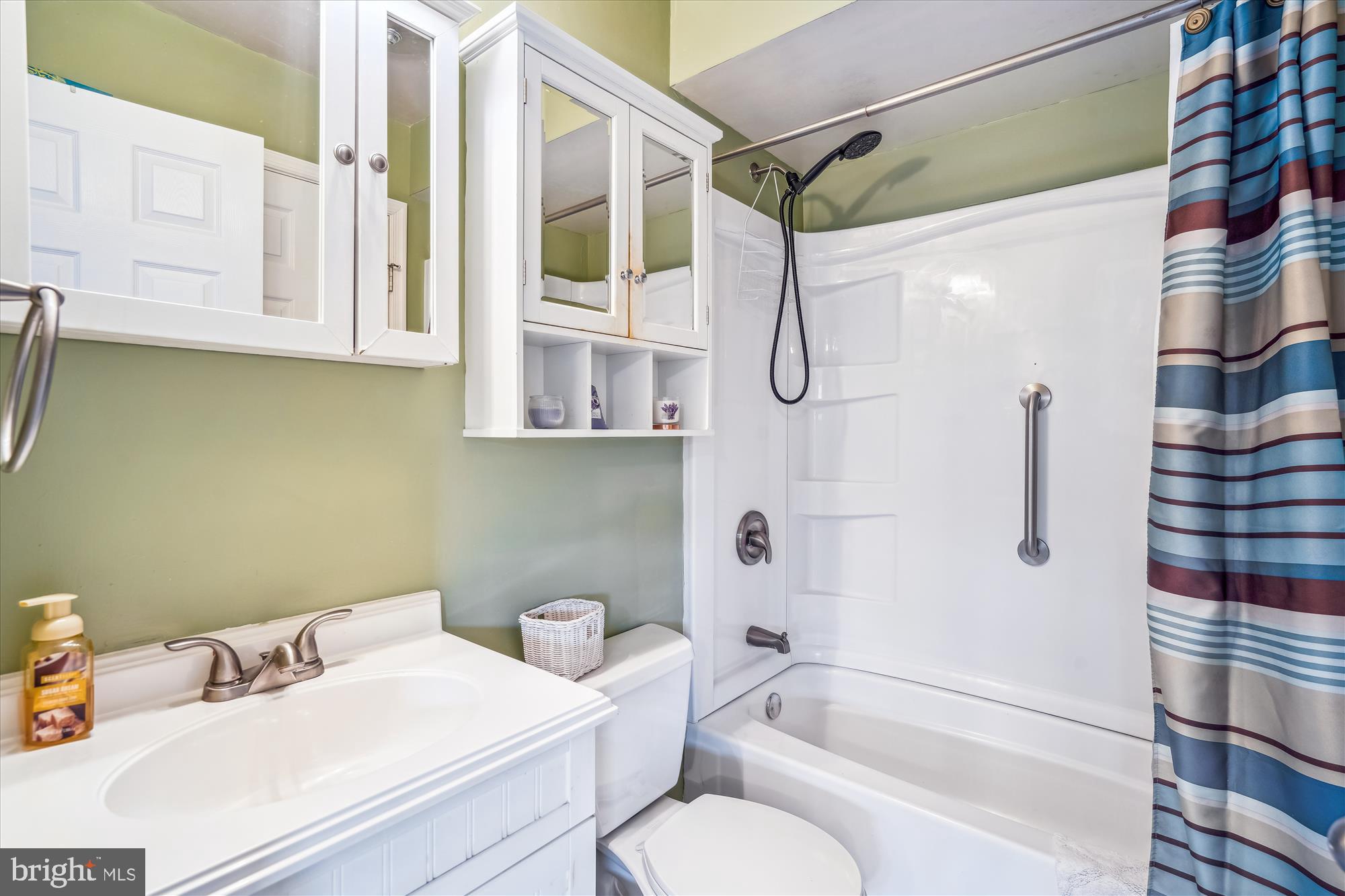 COUNTRY CLUB ESTATES - Residential