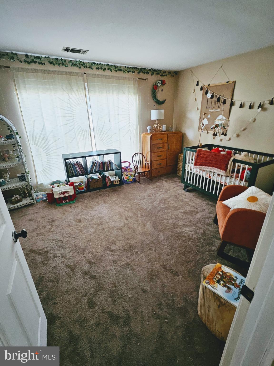 ENGLISH COUNTRY MANOR - Residential Lease