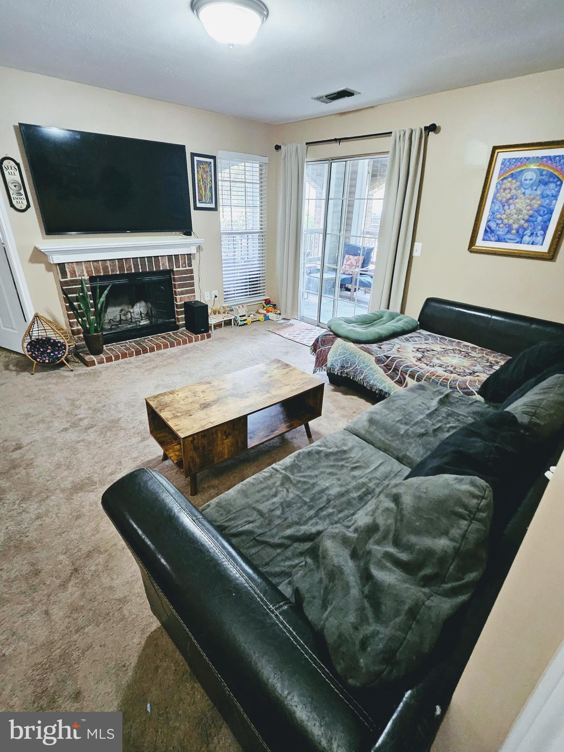 ENGLISH COUNTRY MANOR - Residential Lease