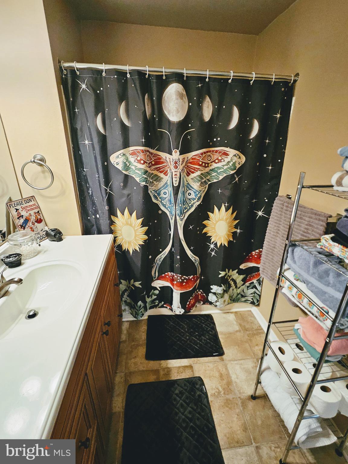 ENGLISH COUNTRY MANOR - Residential Lease