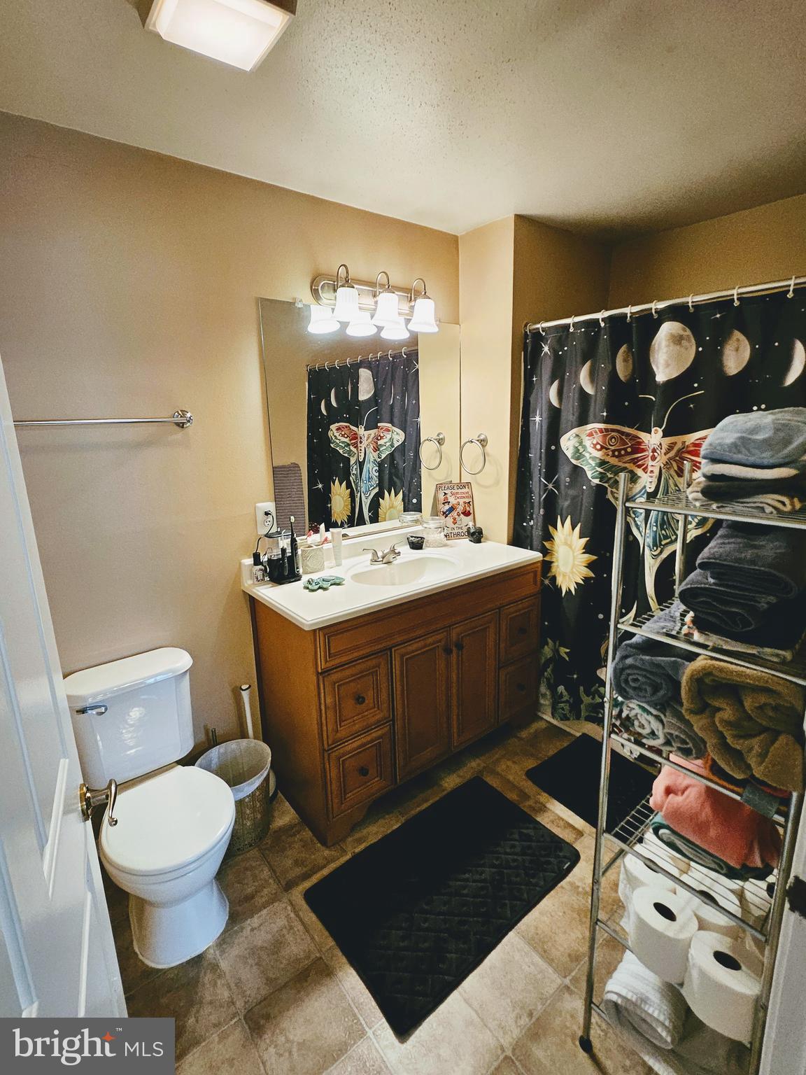 ENGLISH COUNTRY MANOR - Residential Lease