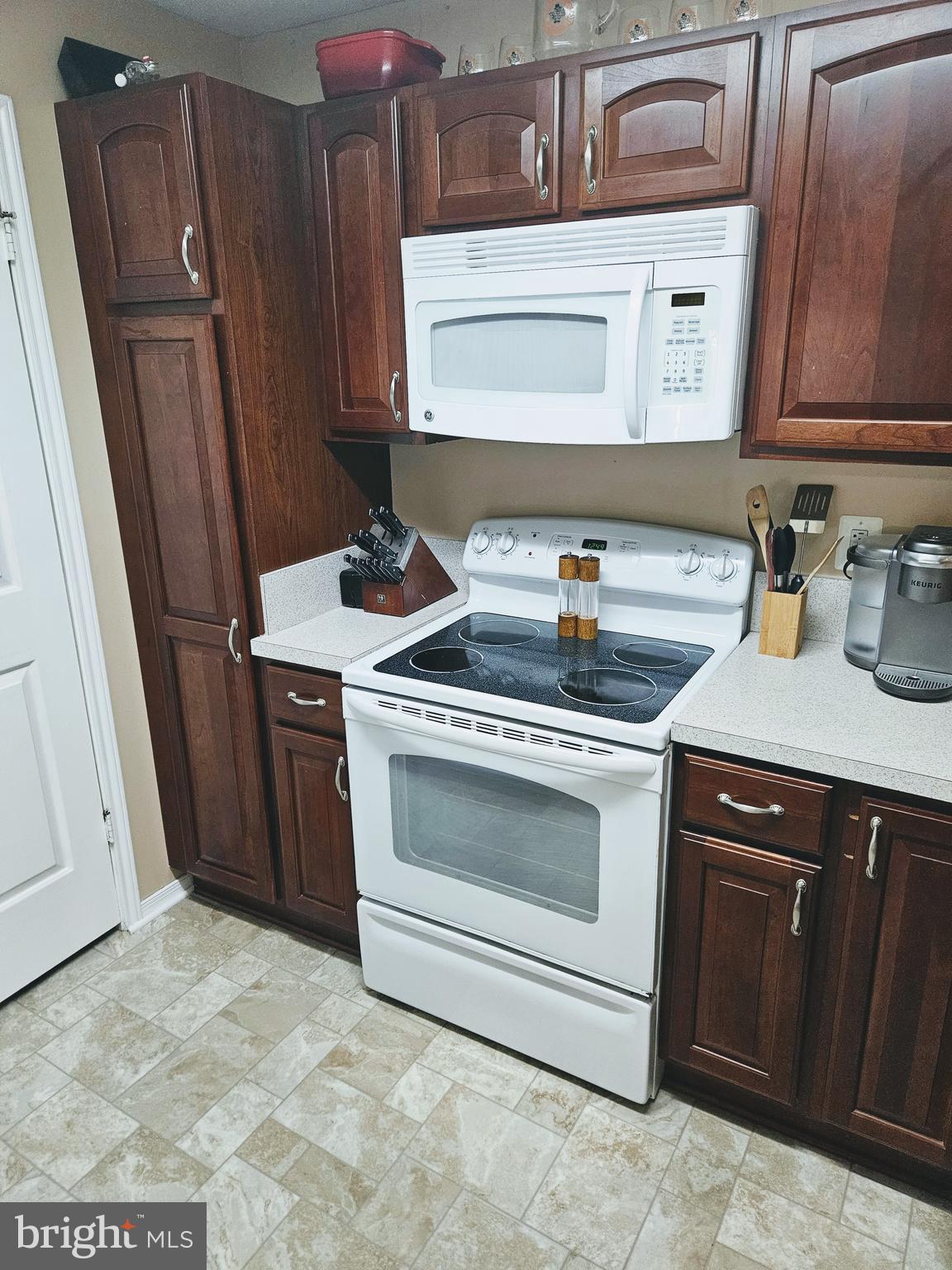 ENGLISH COUNTRY MANOR - Residential Lease