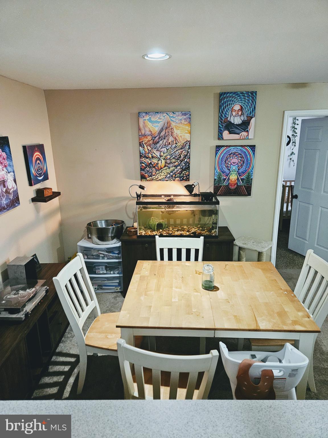 ENGLISH COUNTRY MANOR - Residential Lease