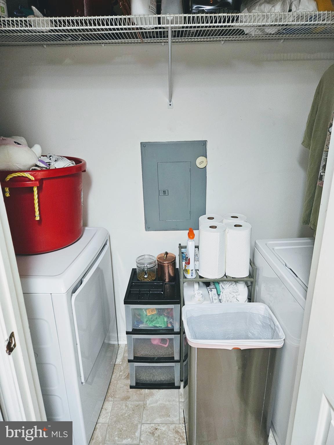 ENGLISH COUNTRY MANOR - Residential Lease