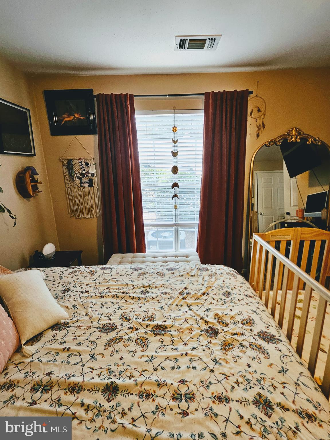 ENGLISH COUNTRY MANOR - Residential Lease