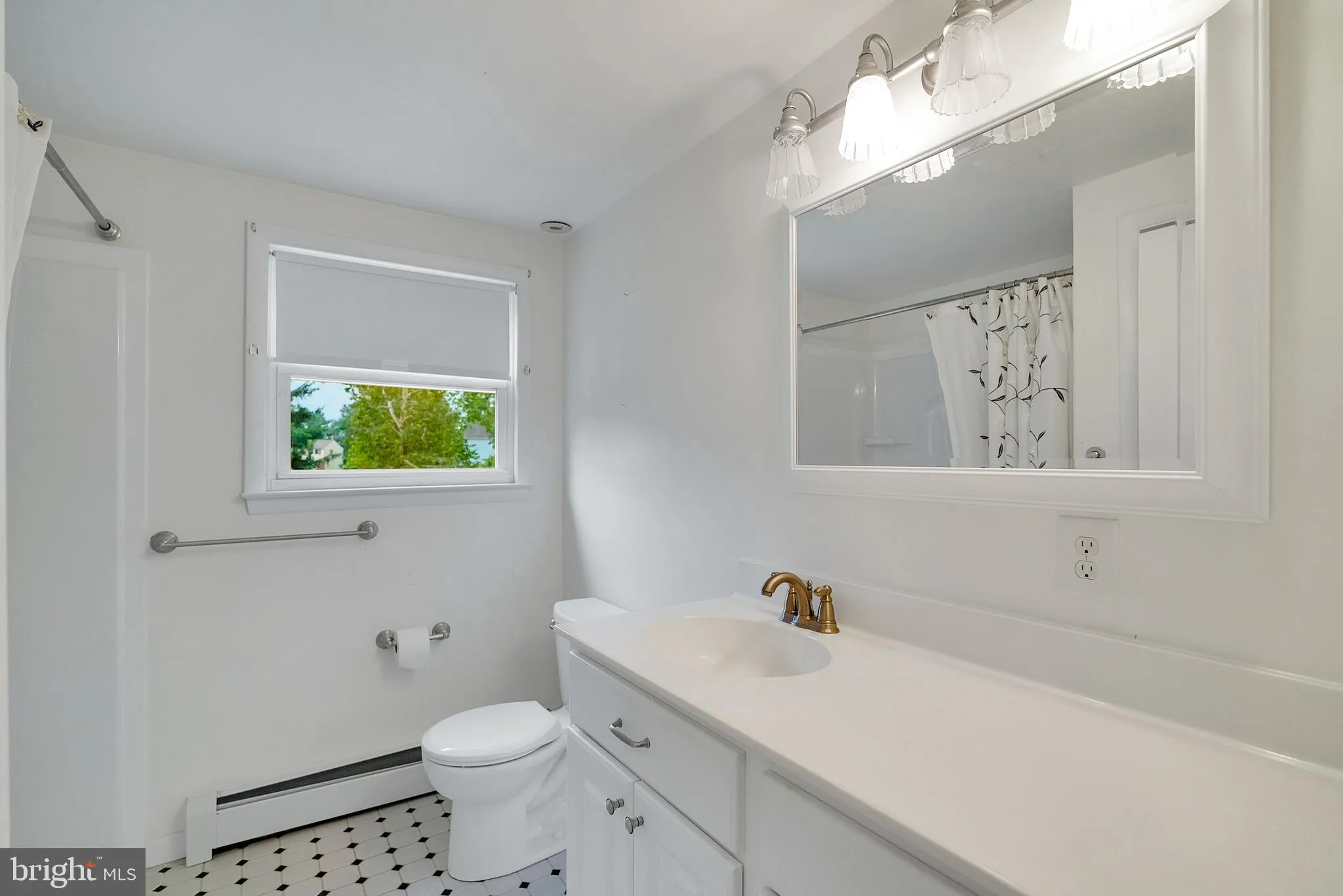 Lansdale, Pennsylvania 19446, United States, 4 Bedrooms Bedrooms, ,3 BathroomsBathrooms,Residential,Pending,184658