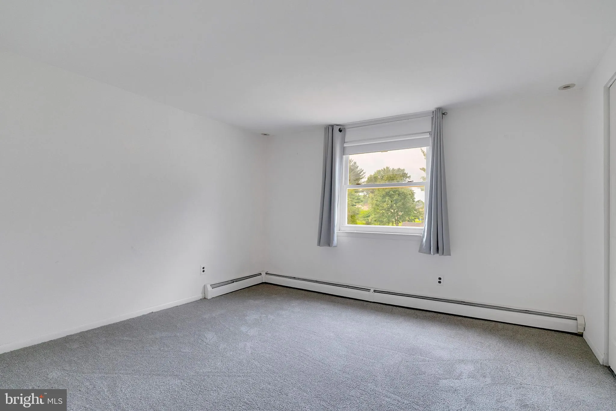 Lansdale, Pennsylvania 19446, United States, 4 Bedrooms Bedrooms, ,3 BathroomsBathrooms,Residential,Pending,184658