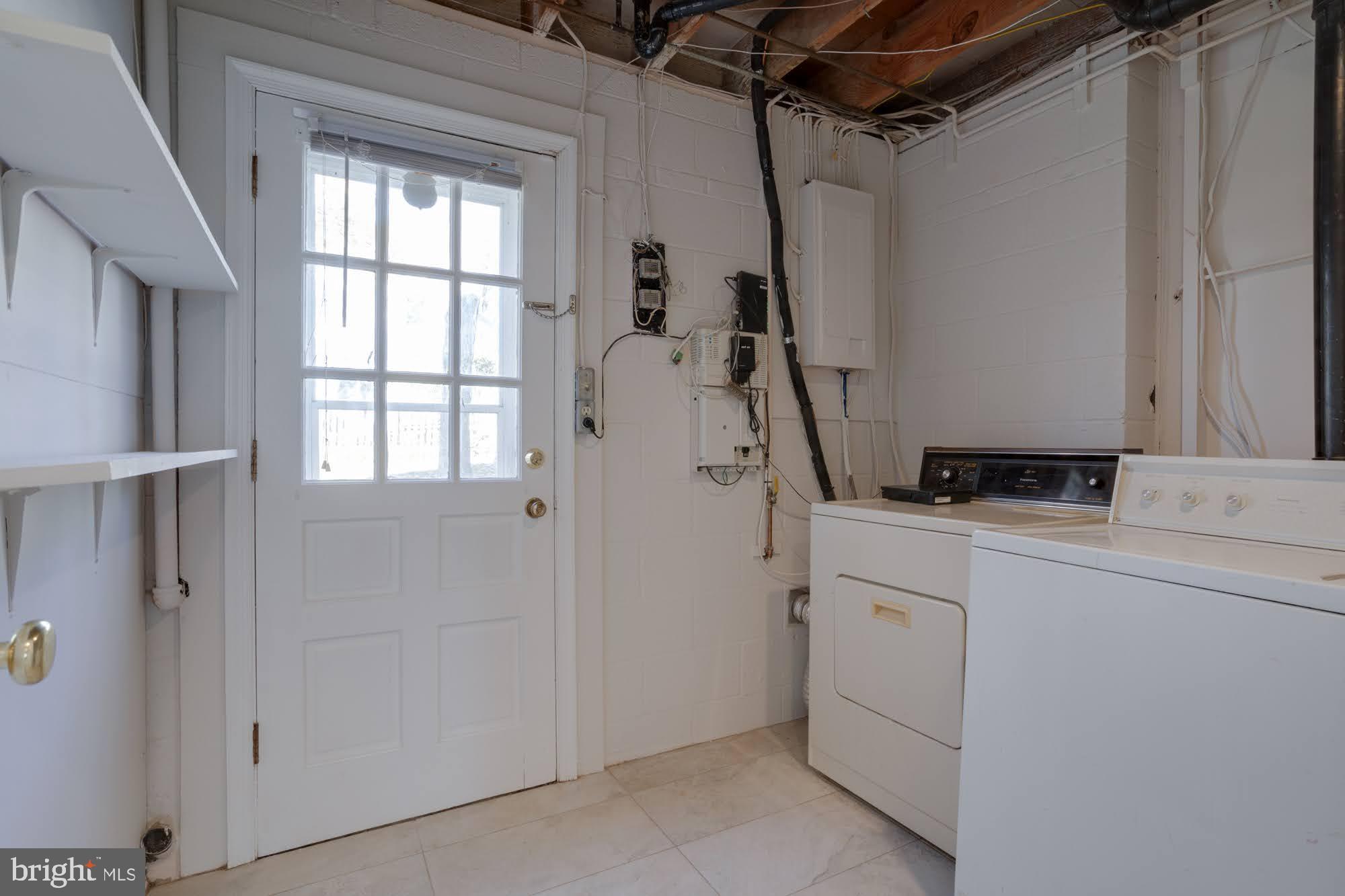 LAKE BRADDOCK - Residential