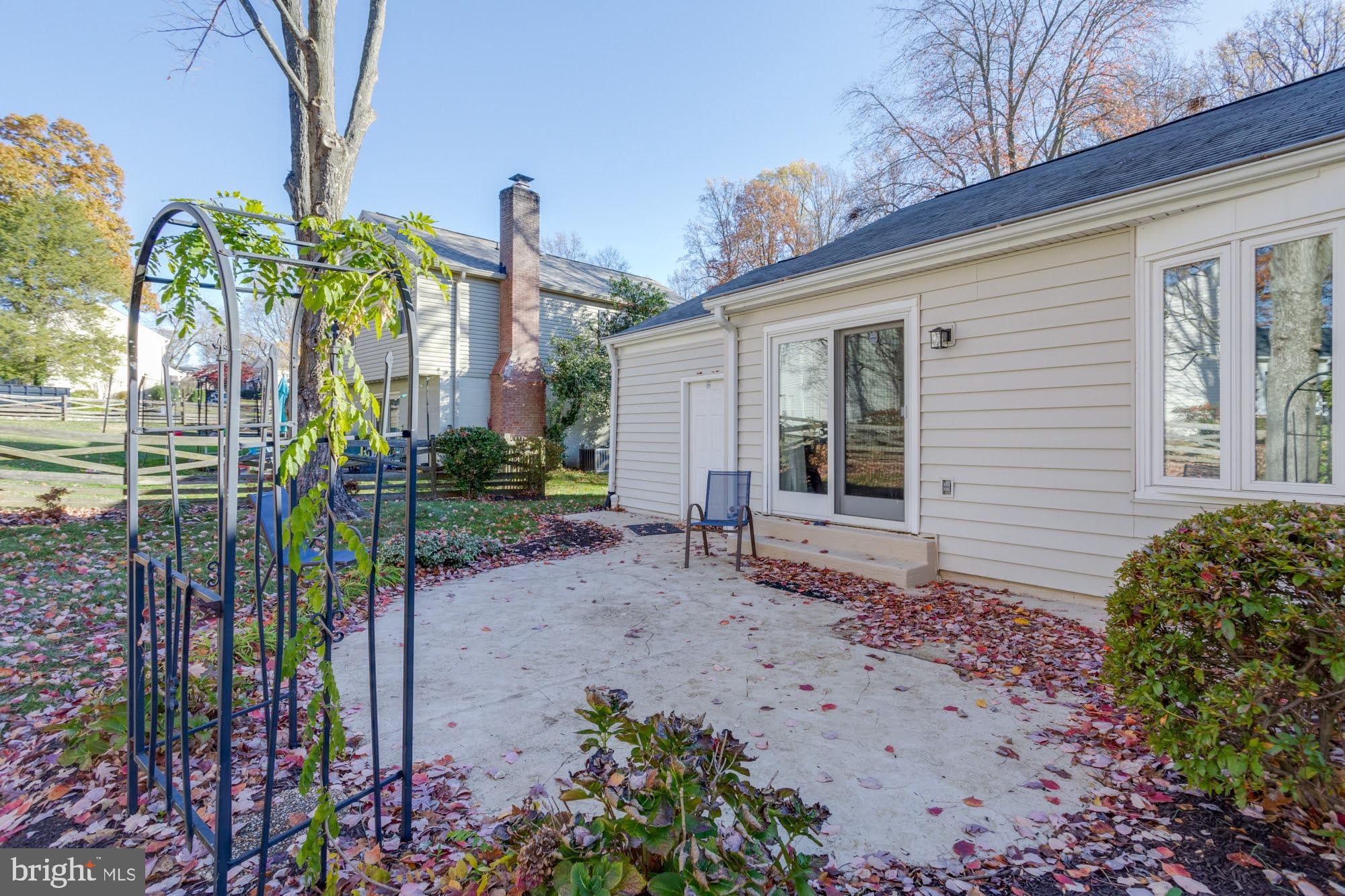 LAKE BRADDOCK - Residential