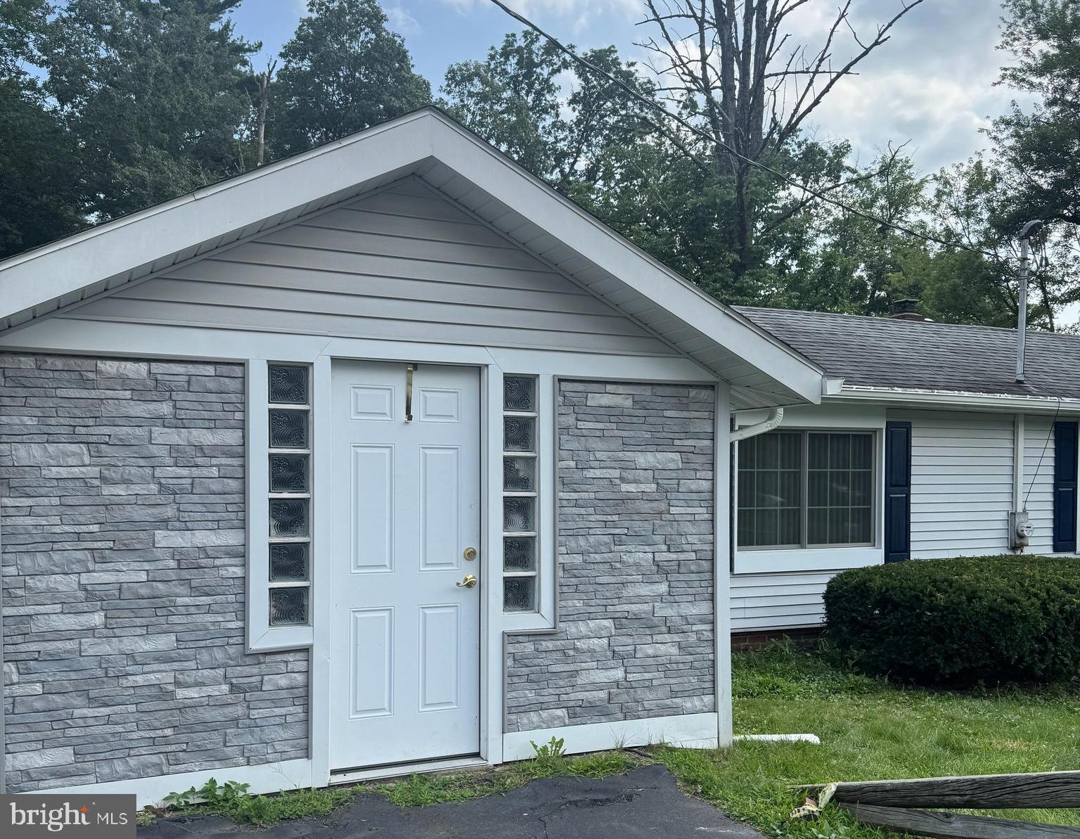 400 W WILLOW ROAD