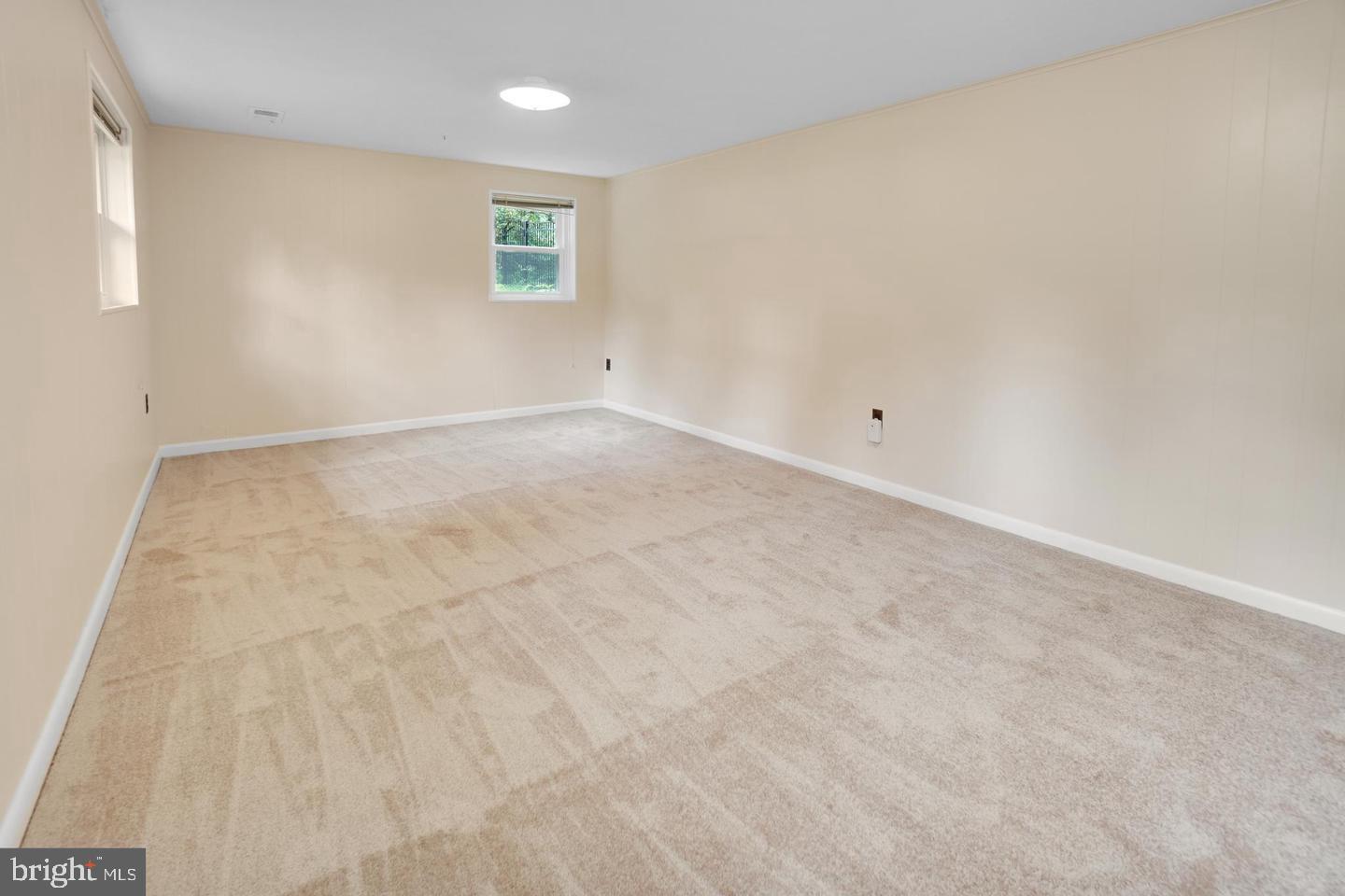 ANNAPOLIS ROADS - Residential Lease