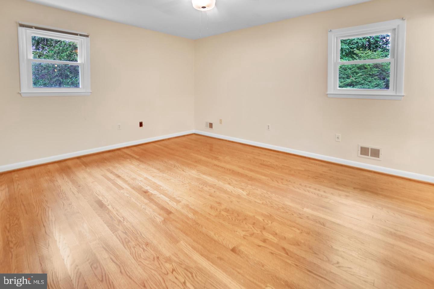 ANNAPOLIS ROADS - Residential Lease