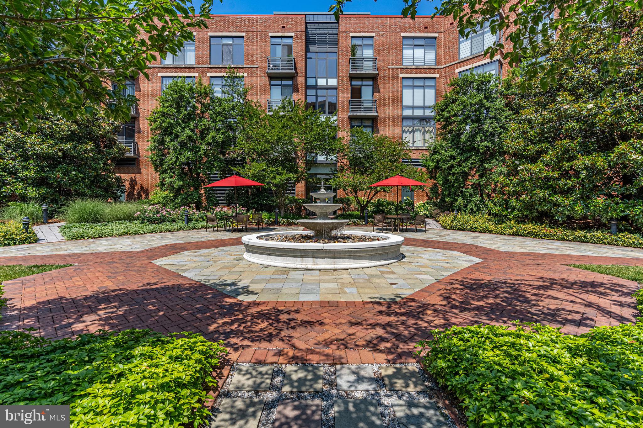 CARLYLE SQUARE - Residential Lease