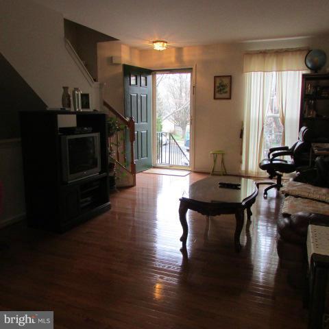 CENTRE RIDGE LAND BAY - Residential