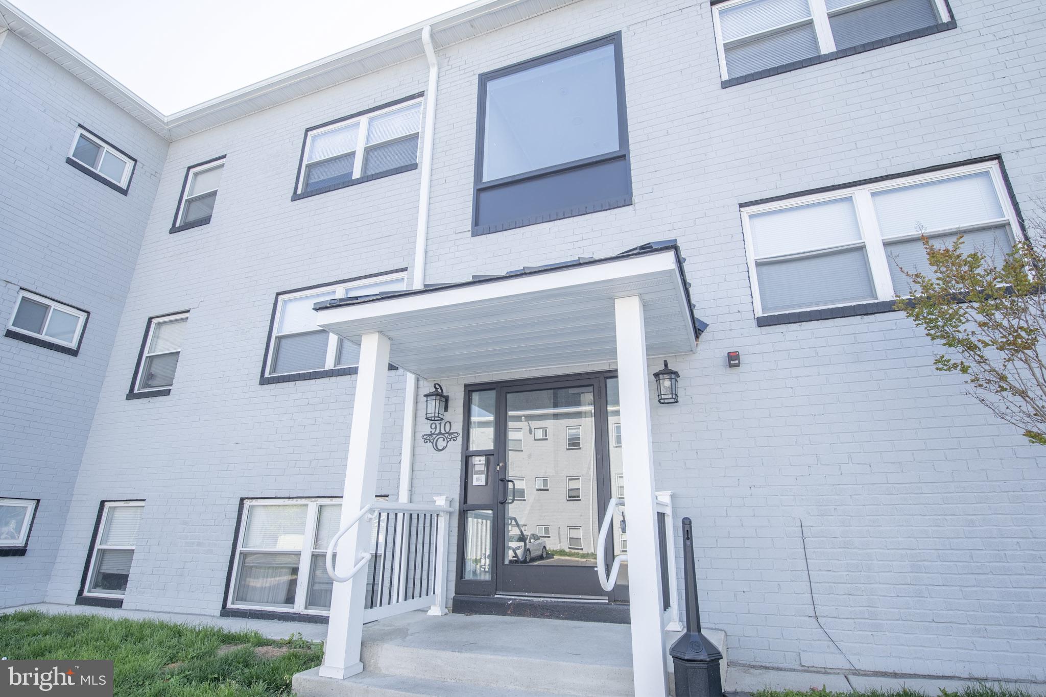 910 GATEWAY BOULEVARD D2