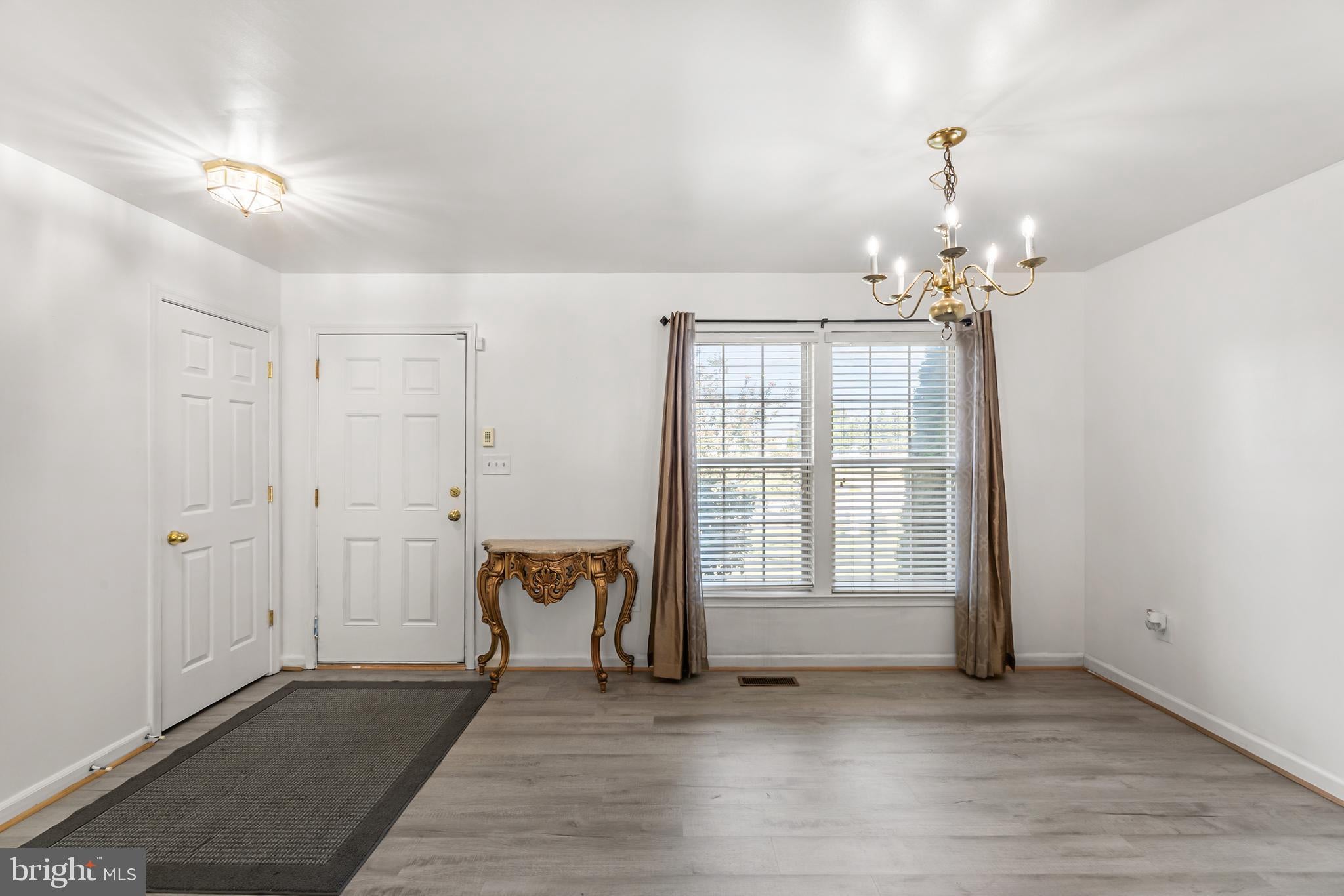 209 LONE TREE DRIVE