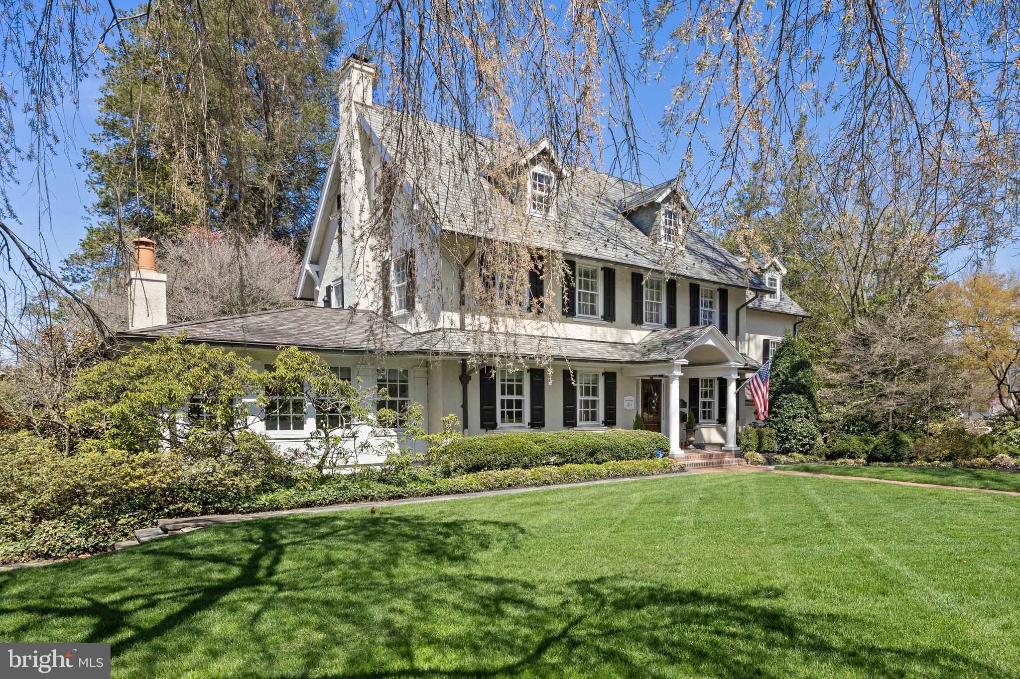 201 E OAK AVENUE